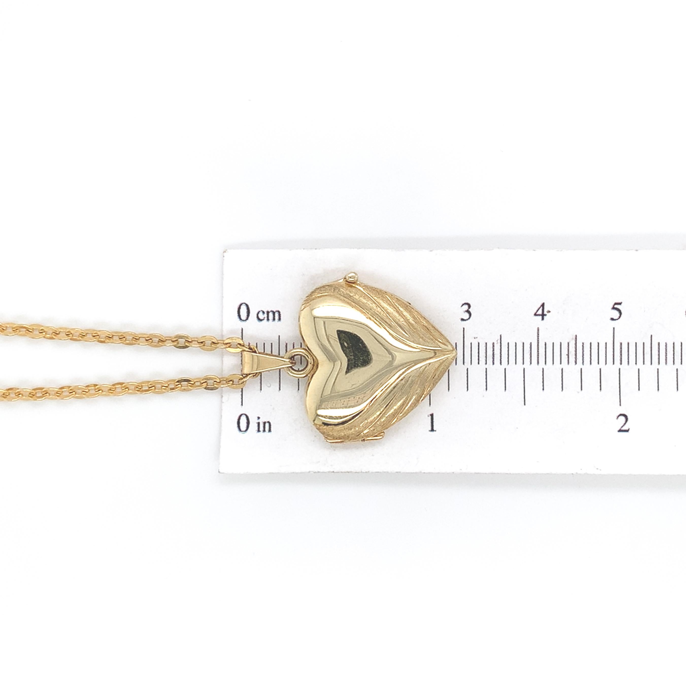 Médaillon en or jaune 14K avec chaîne en câble 18.5