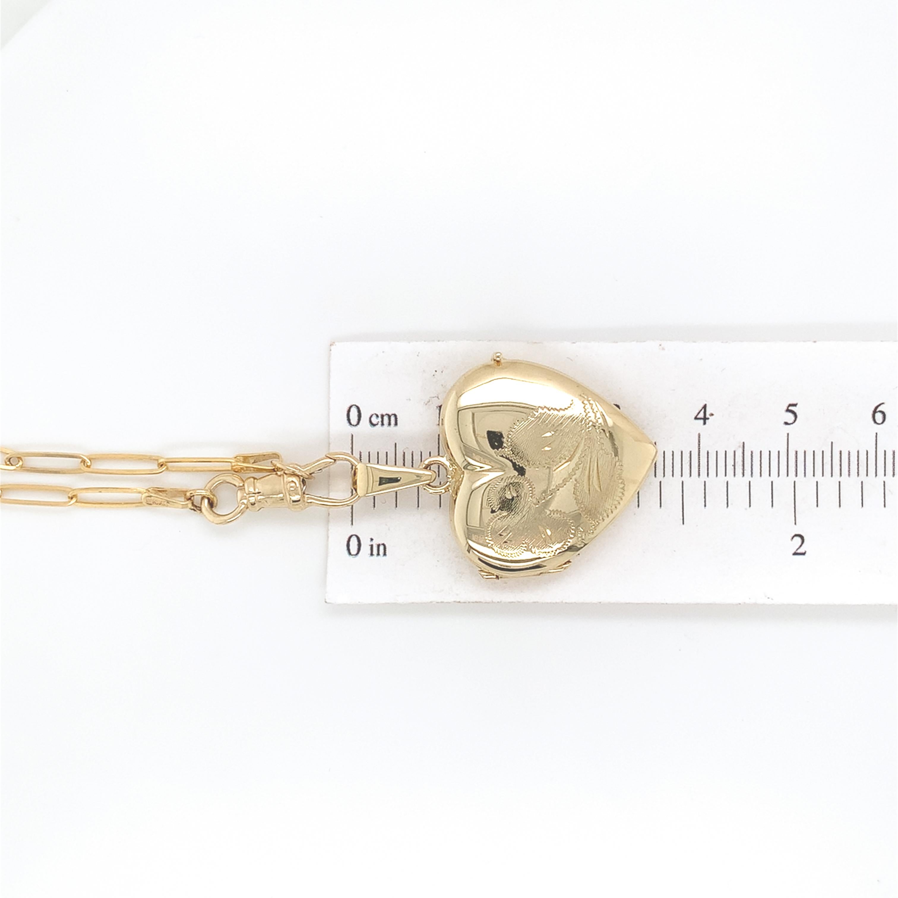 Medaglione a cuore in oro giallo 14K con trifoglio inciso e catena allungata in vendita 6