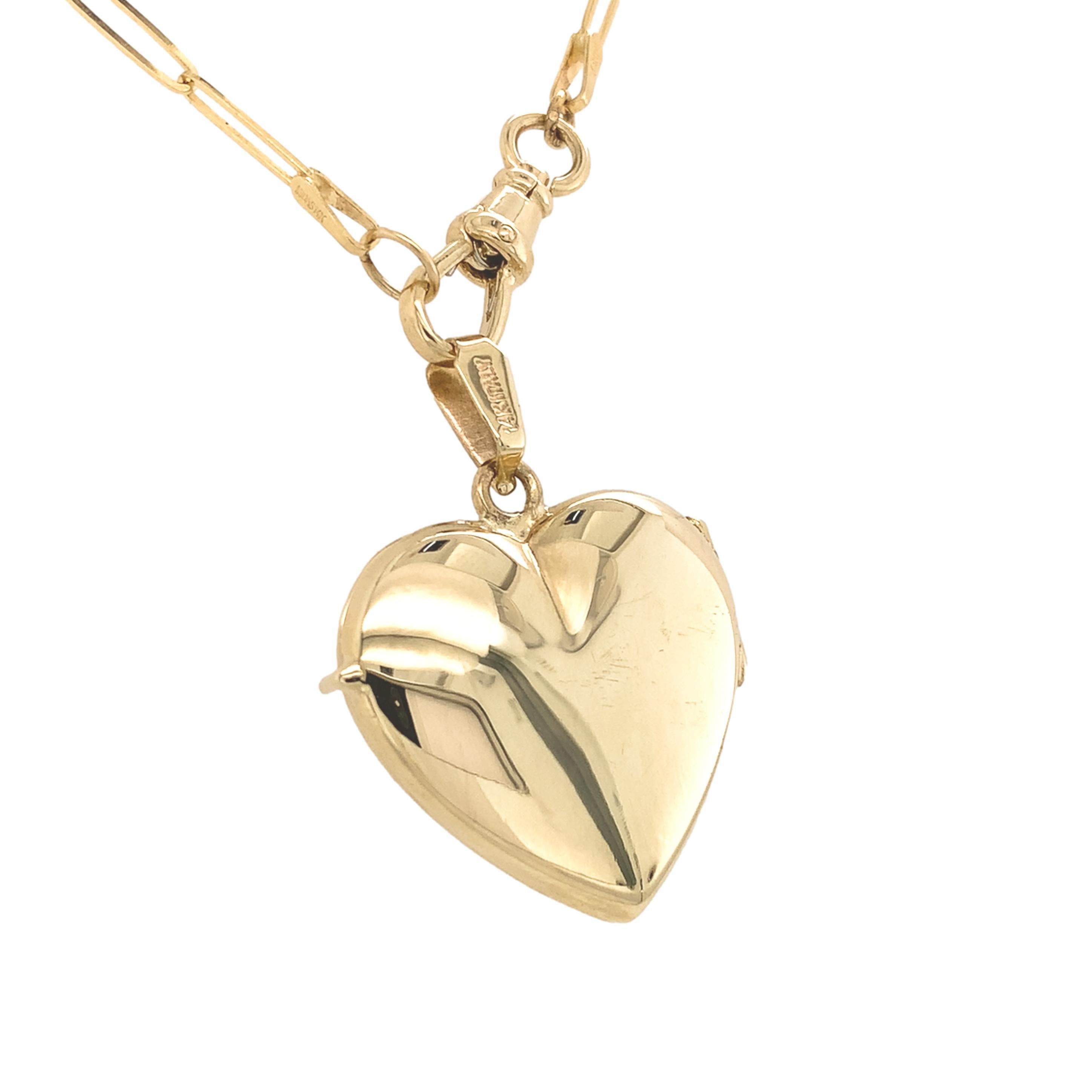 Medaglione a cuore in oro giallo 14K con trifoglio inciso e catena allungata In condizioni ottime in vendita a Big Bend, WI