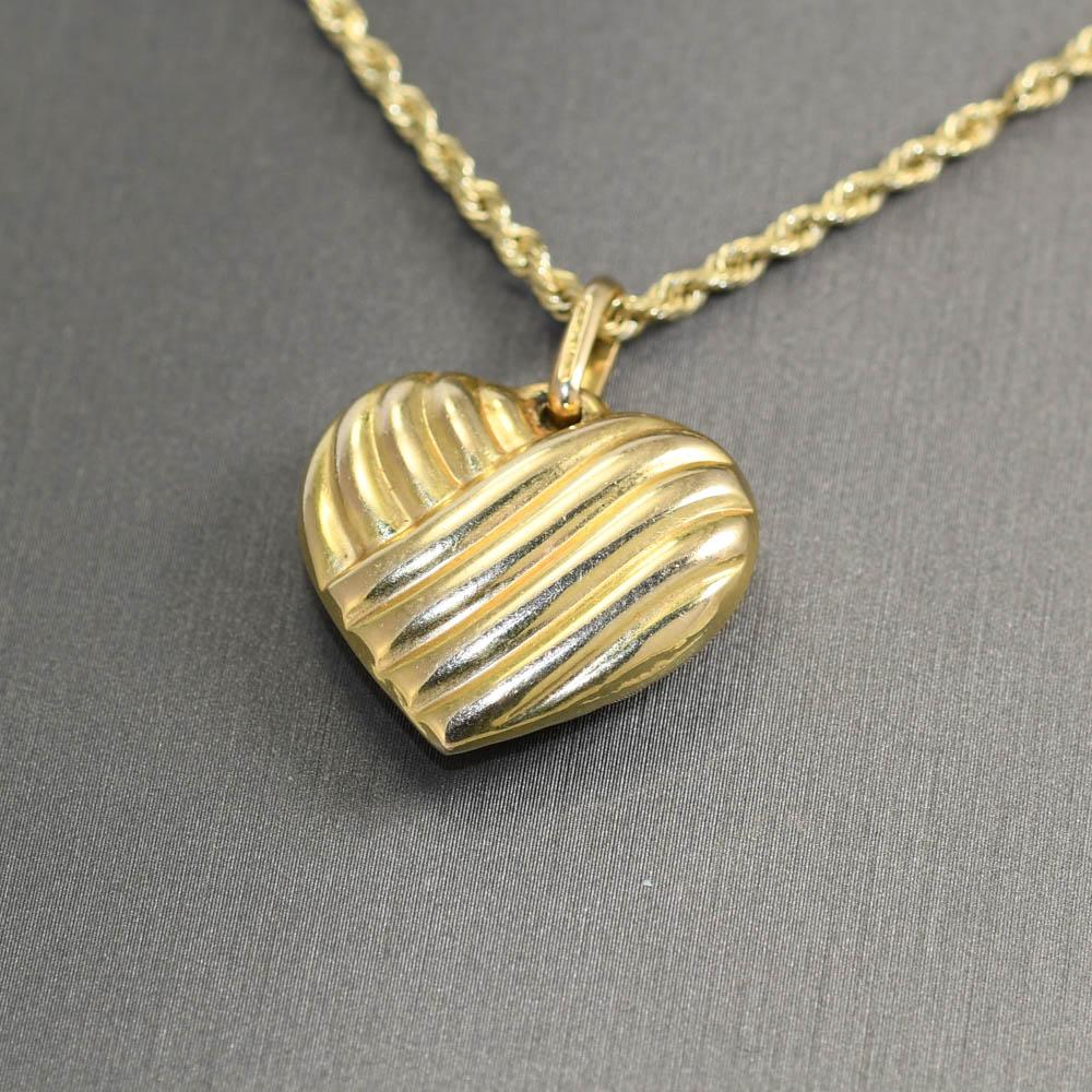 14k Yellow Gold Heart Pendant with Rope Chain  In Excellent Condition For Sale In Laguna Beach, CA