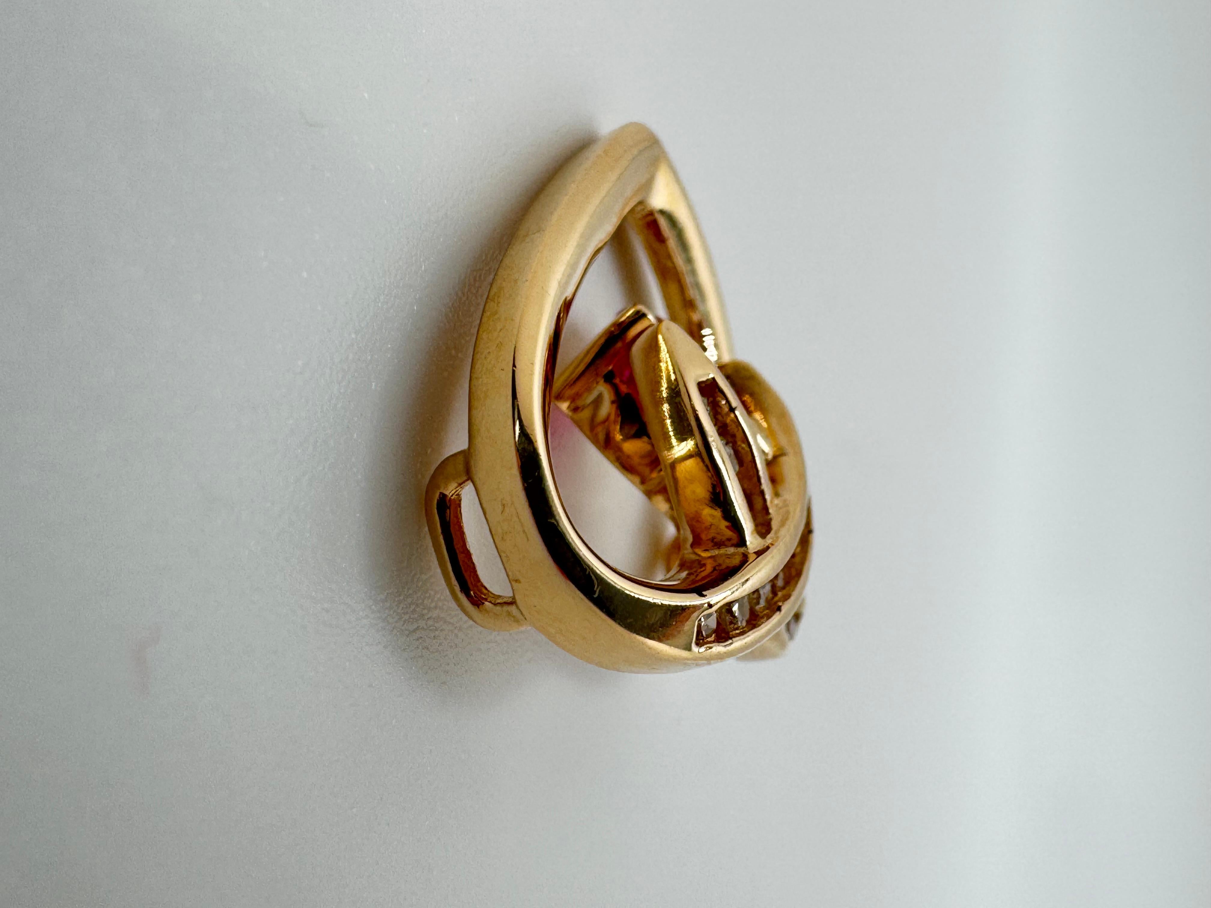 Ciondolo a forma di cuore in oro giallo 14K con accenti di rubino e diamanti In condizioni buone in vendita a Palm Desert, CA