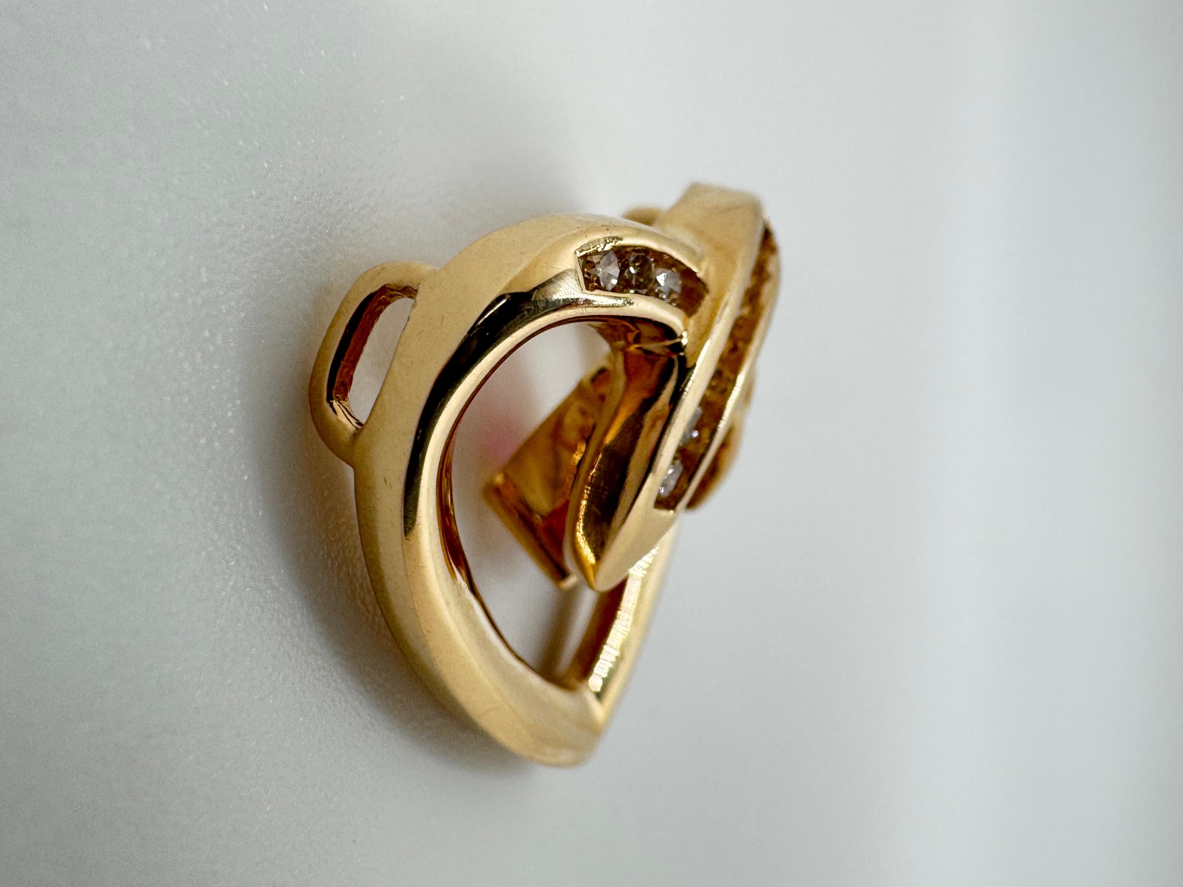 Ciondolo a forma di cuore in oro giallo 14K con accenti di rubino e diamanti in vendita 1