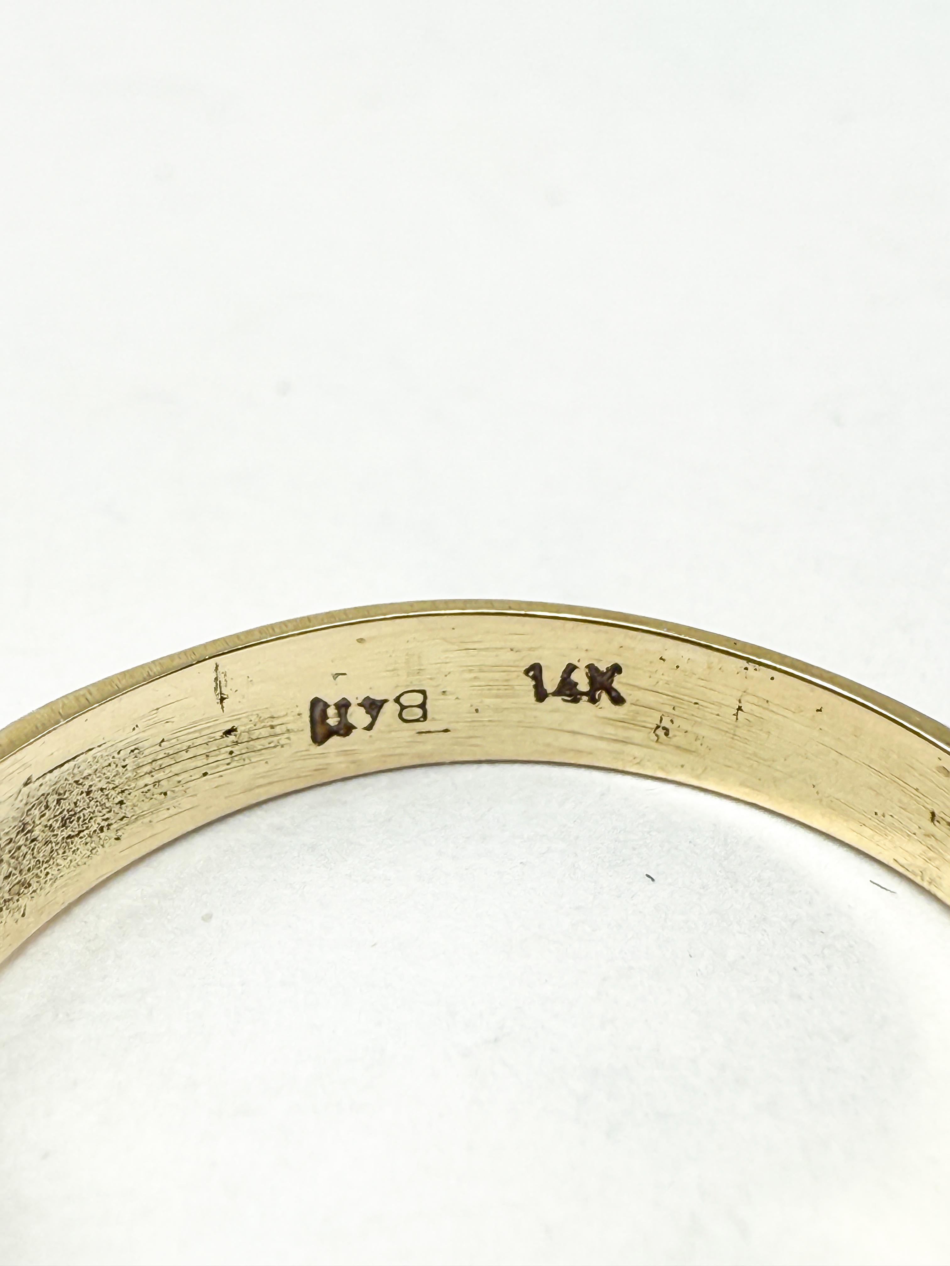 14K Yellow Gold Heart Ring with 9 Brilliant In Excellent Condition For Sale In Berlin, DE