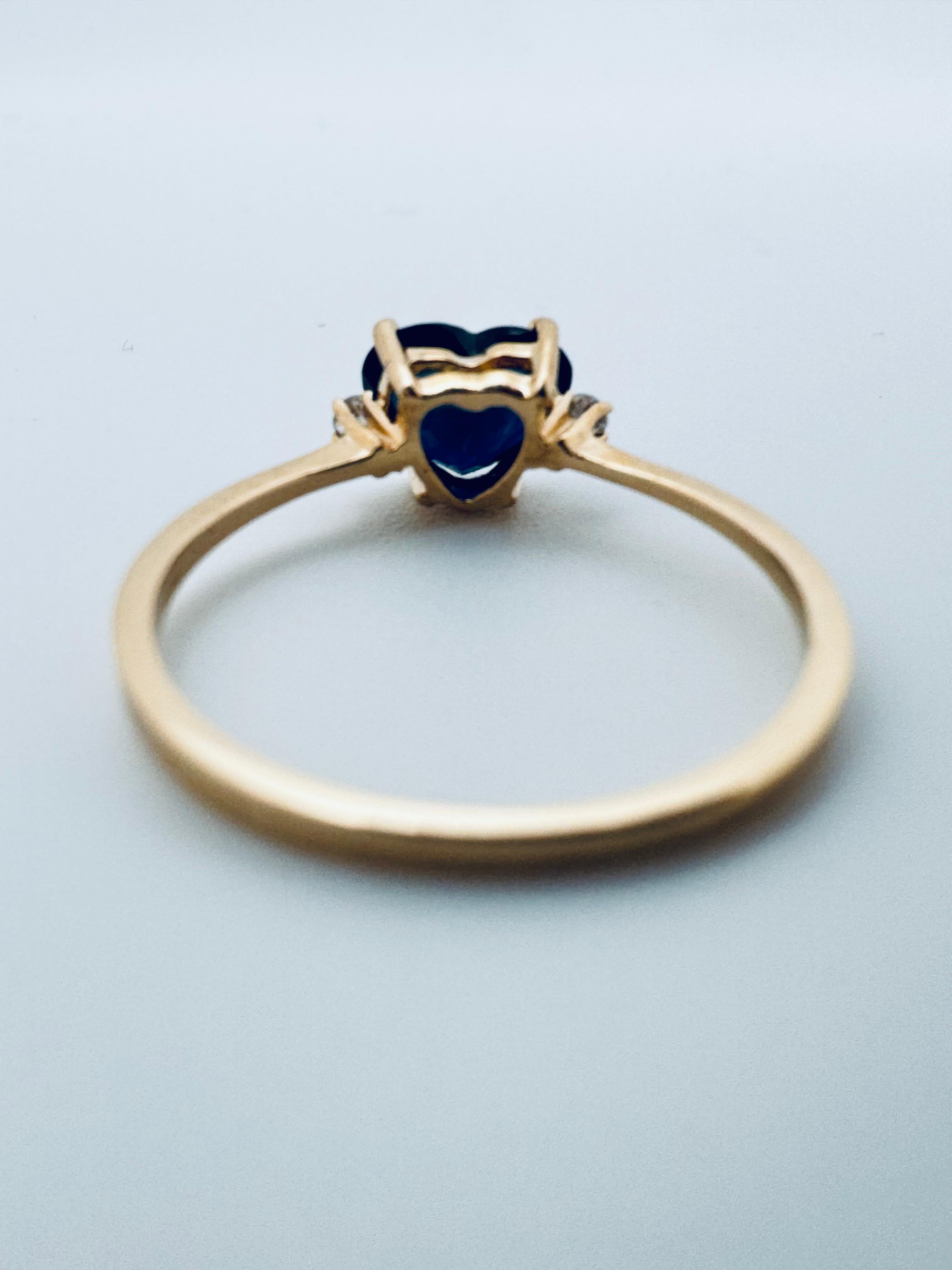 Bague en or jaune 14K en forme de cœur avec saphir bleu et diamant Pour femmes en vente