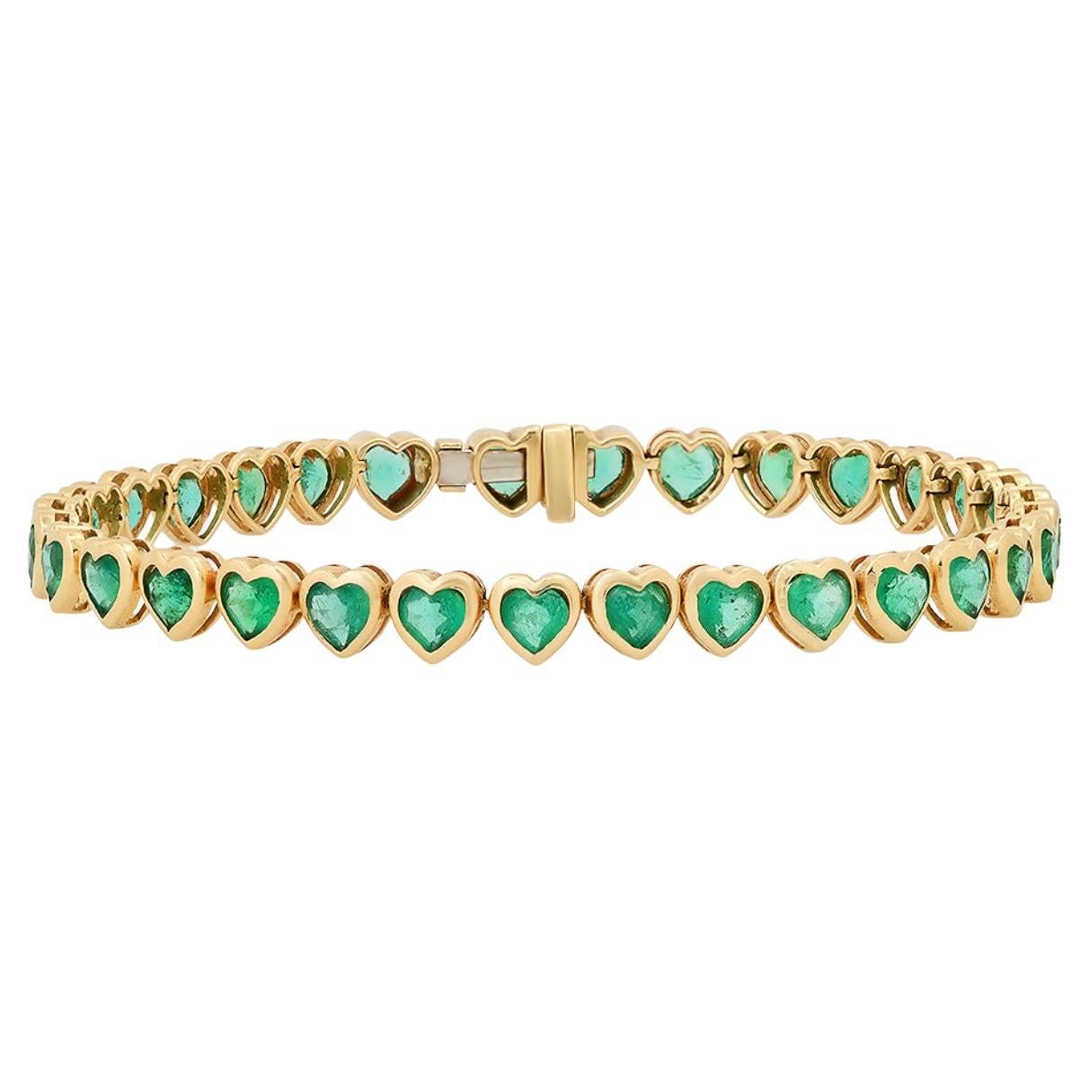 14k Yellow Gold Heart Shaped Emerald Tennis Bracelet For Sale