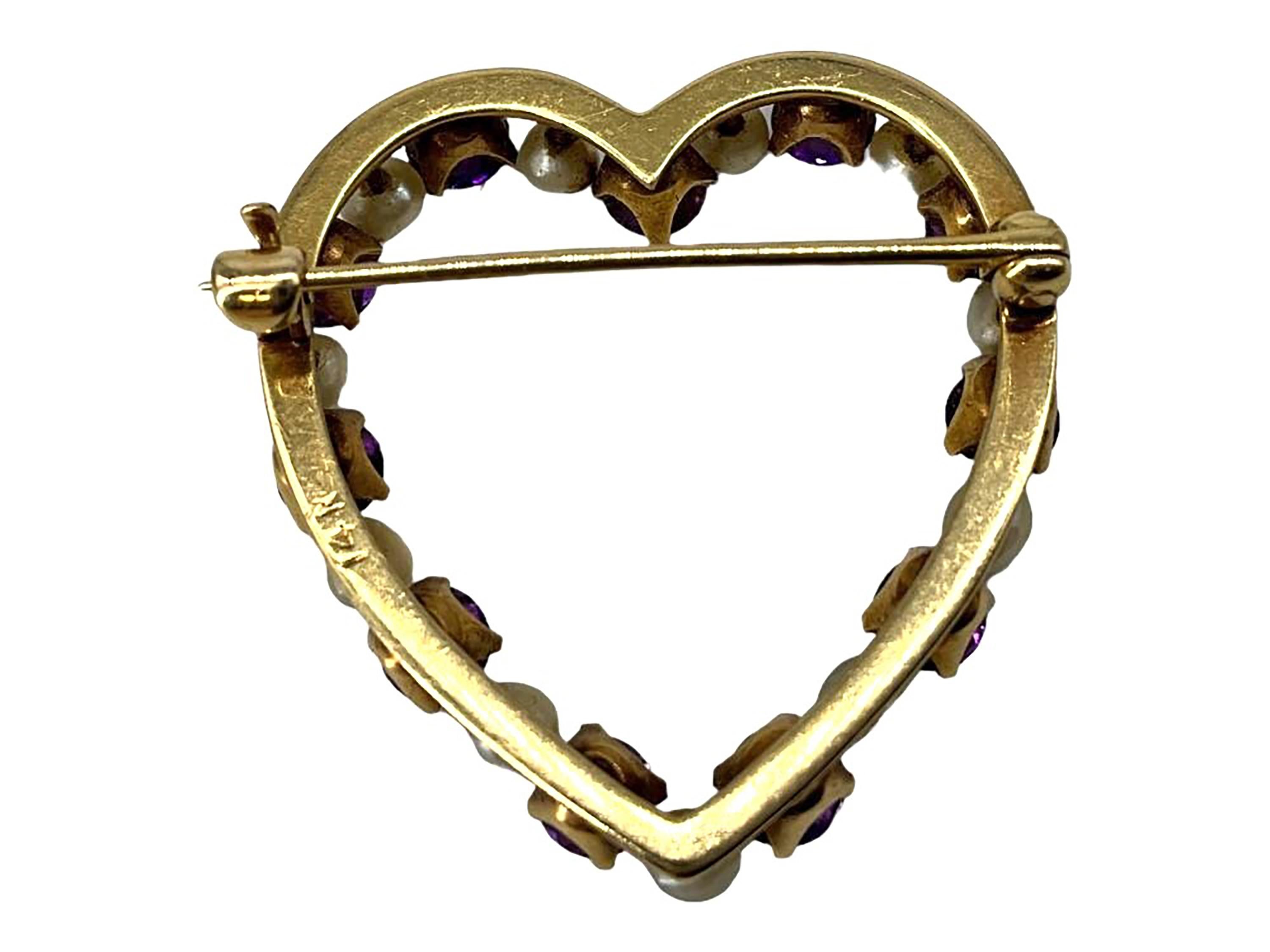 14K Yellow Gold Heart Shaped Pin with Semi Baroque Pearls and Amethysts In Good Condition For Sale In New York, NY