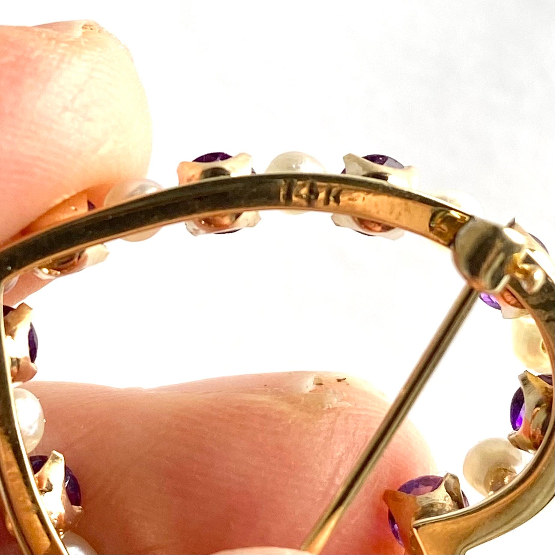 14K Yellow Gold Heart Shaped Pin with Semi Baroque Pearls and Amethysts For Sale 3