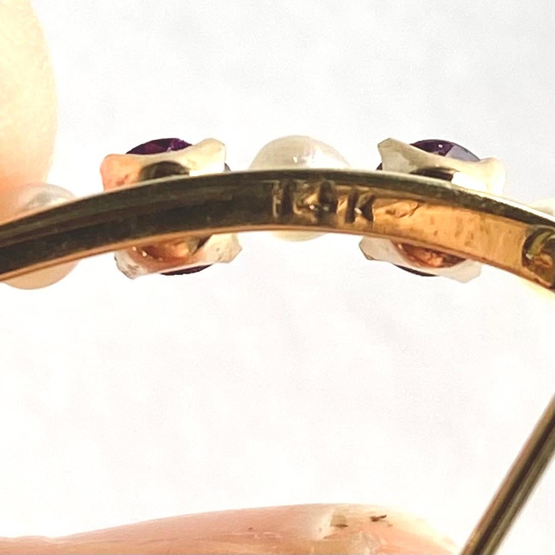 14K Yellow Gold Heart Shaped Pin with Semi Baroque Pearls and Amethysts For Sale 1