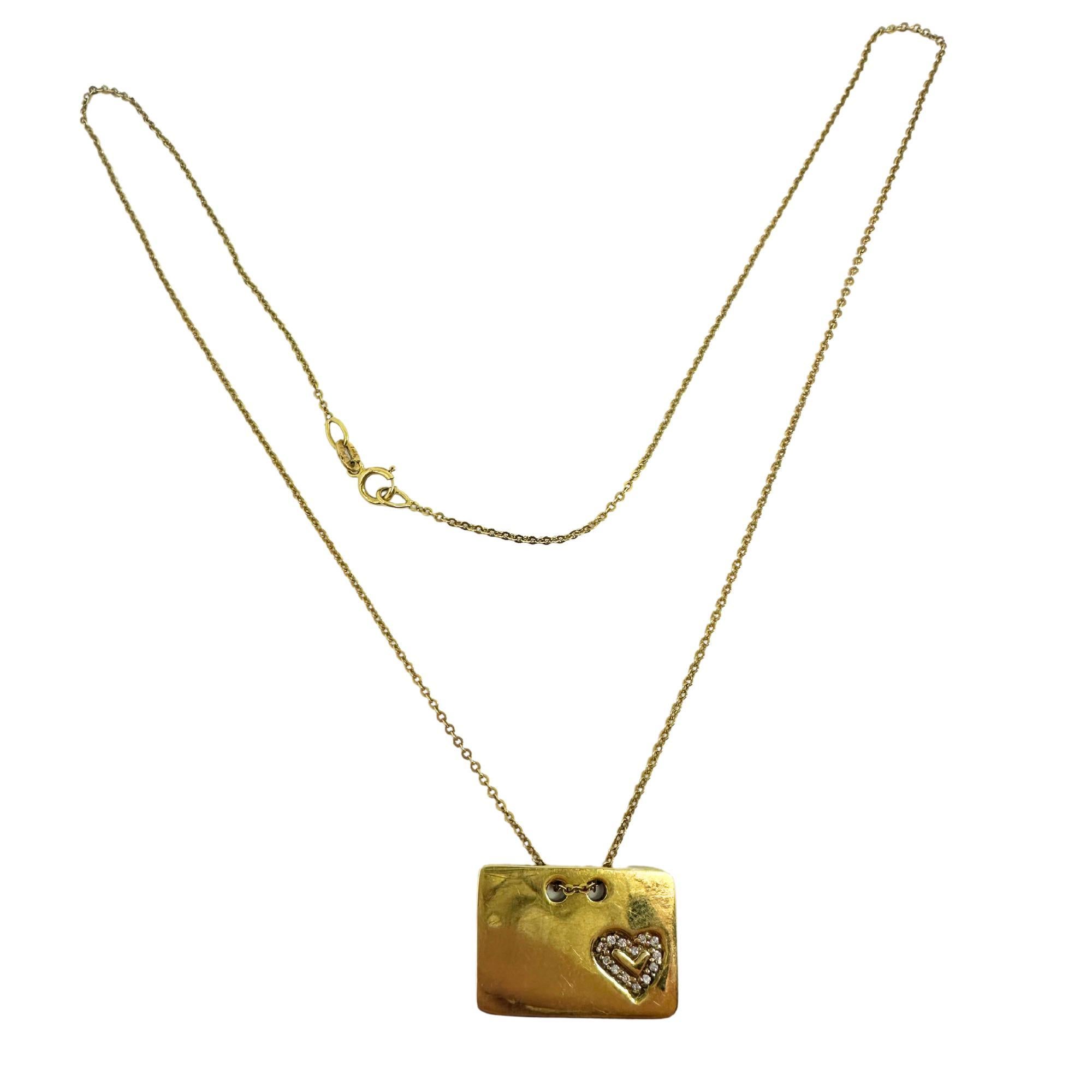 Collier avec pendentif en or jaune 14K en forme de coeur Bon état - En vente à New York, NY