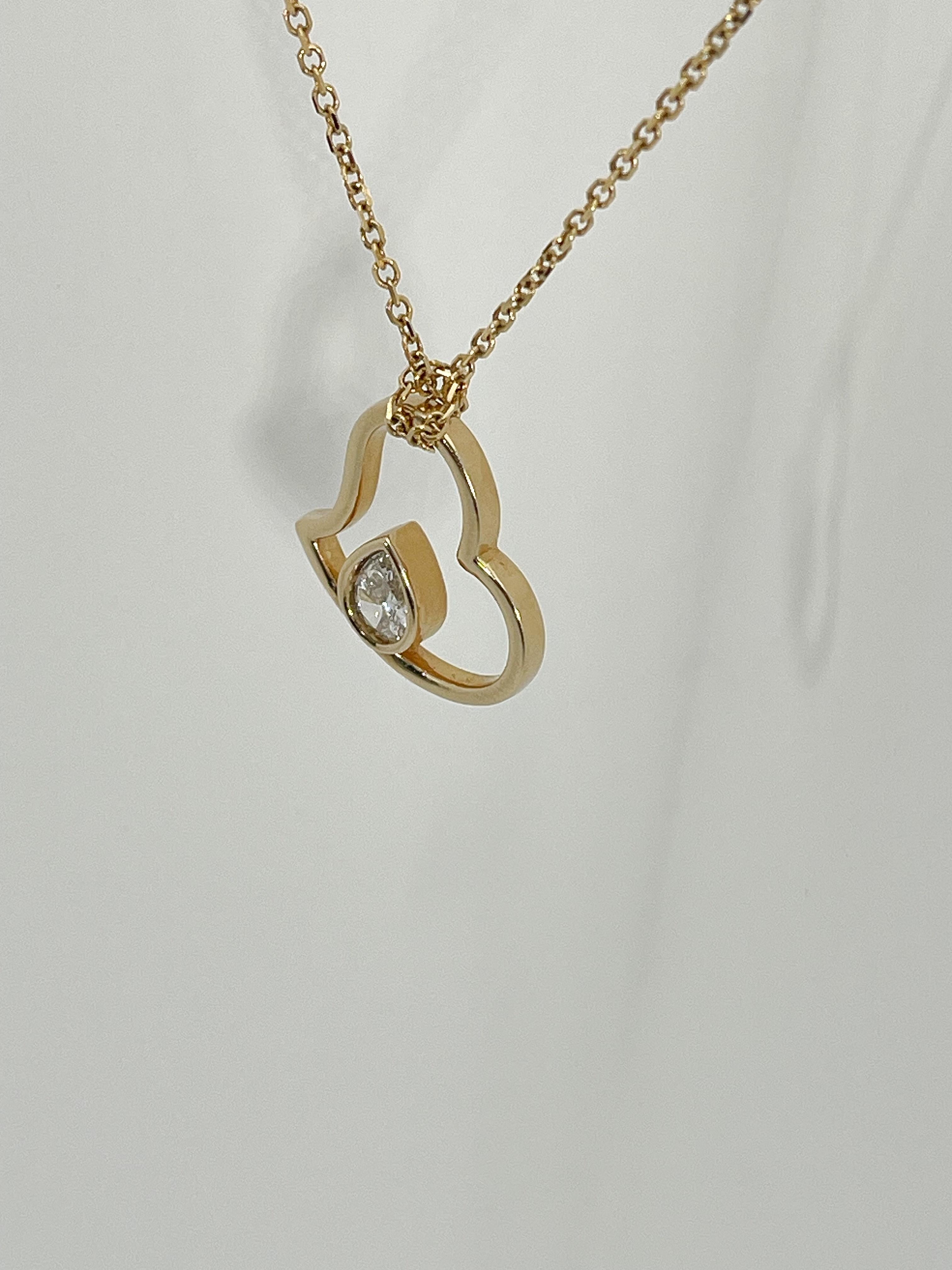 Collier en or jaune 14K avec pendentif en forme de cœur et diamant poire de 0,45 CTW Bon état - En vente à Stuart, FL
