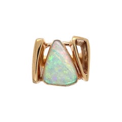 Anello moderno e pesante in oro giallo 14K con opale australiano