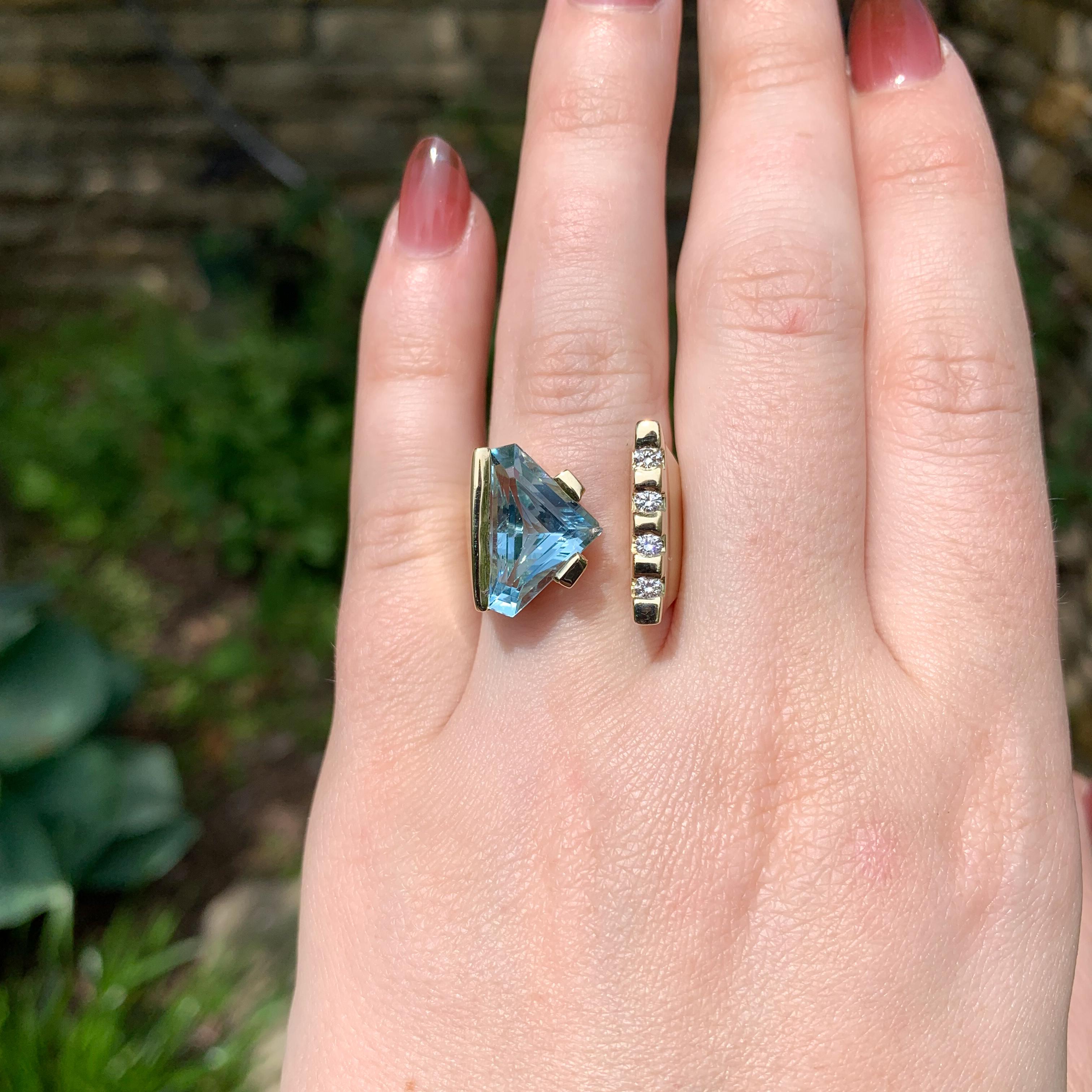 Anello moderno pesante in oro giallo 14K con acquamarina e diamante in vendita 5