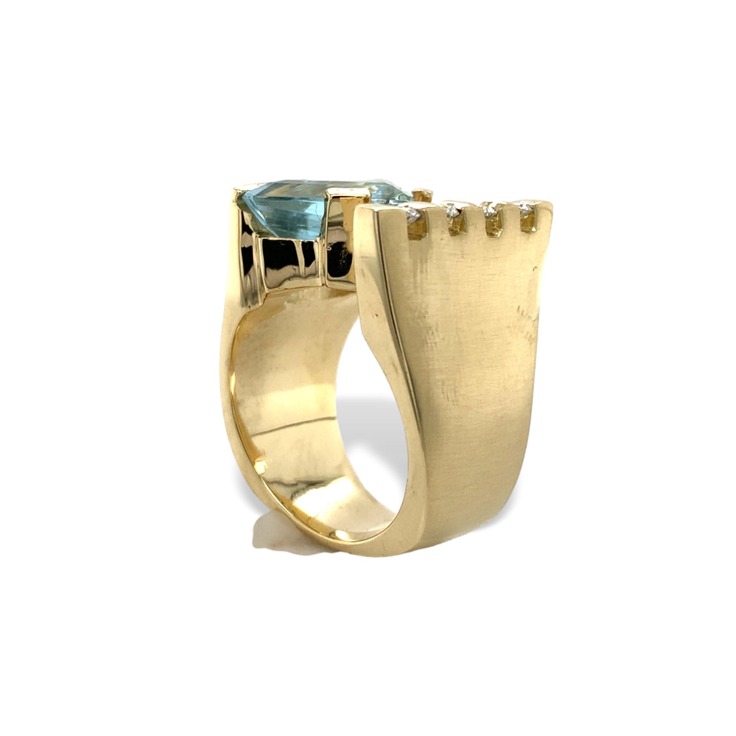 Anello moderno pesante in oro giallo 14K con acquamarina e diamante In condizioni buone in vendita a Big Bend, WI