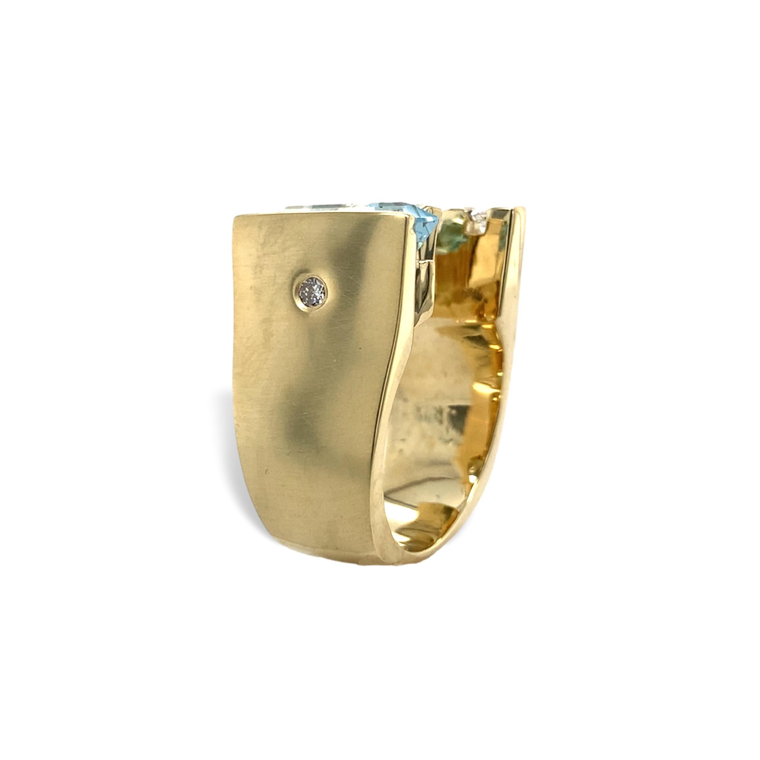 Anello moderno pesante in oro giallo 14K con acquamarina e diamante in vendita 1