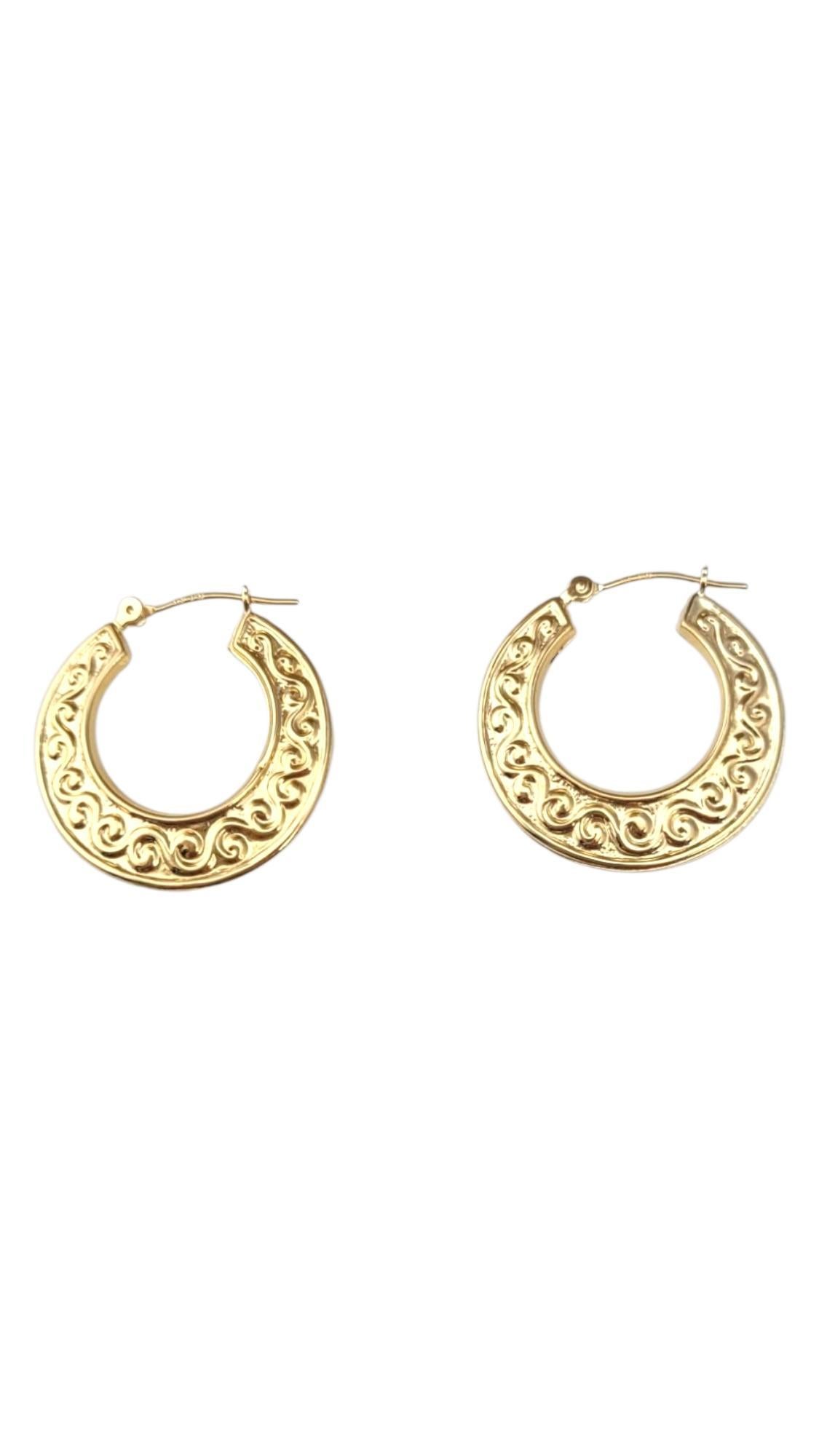Pendientes de aro con bisagra de oro amarillo de 14 quilates -

Elaborados en radiante oro amarillo de 14 quilates, estos pendientes de aro con bisagra ofrecen una elegancia atemporal con un ajuste seguro y cómodo. Su diseño clásico y su acabado