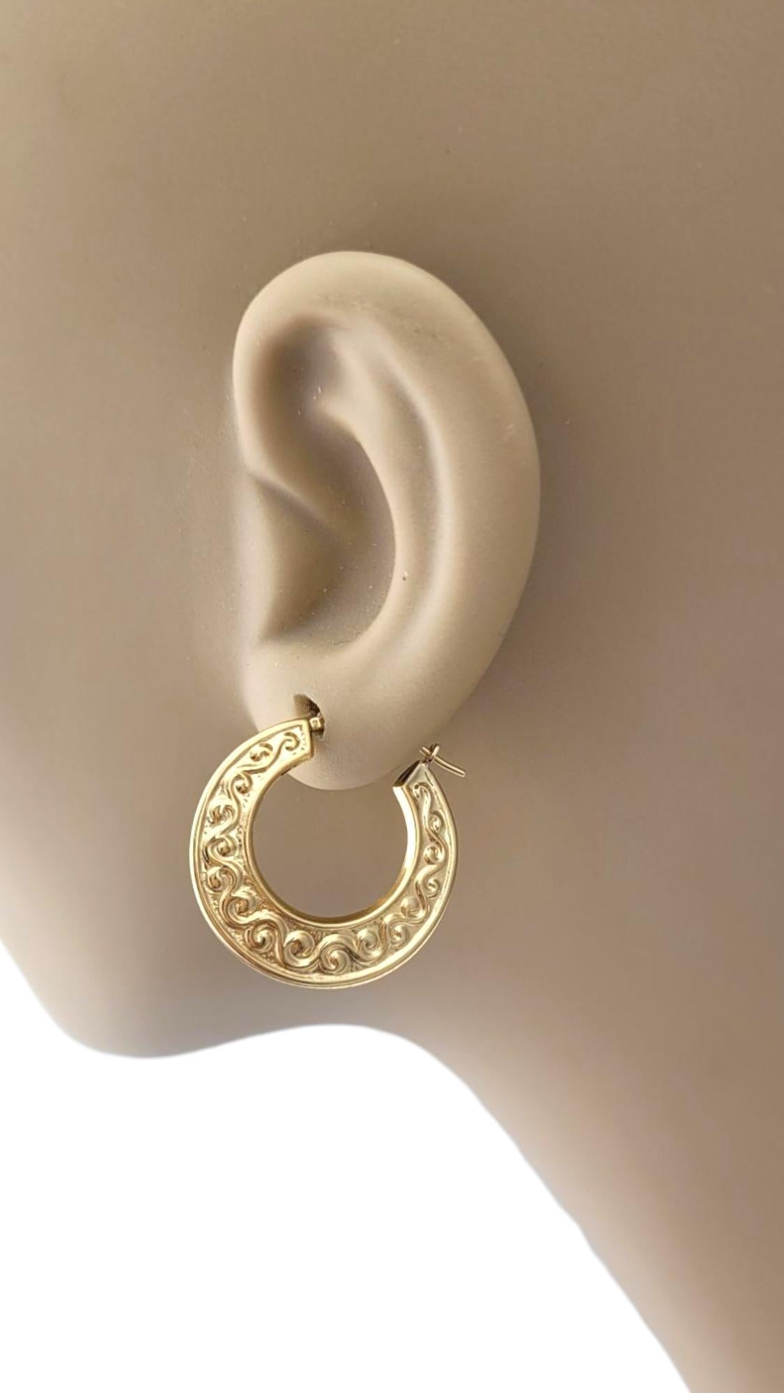 Pendientes de aro con bisagra de oro amarillo de 14 quilates #21702 en venta 2