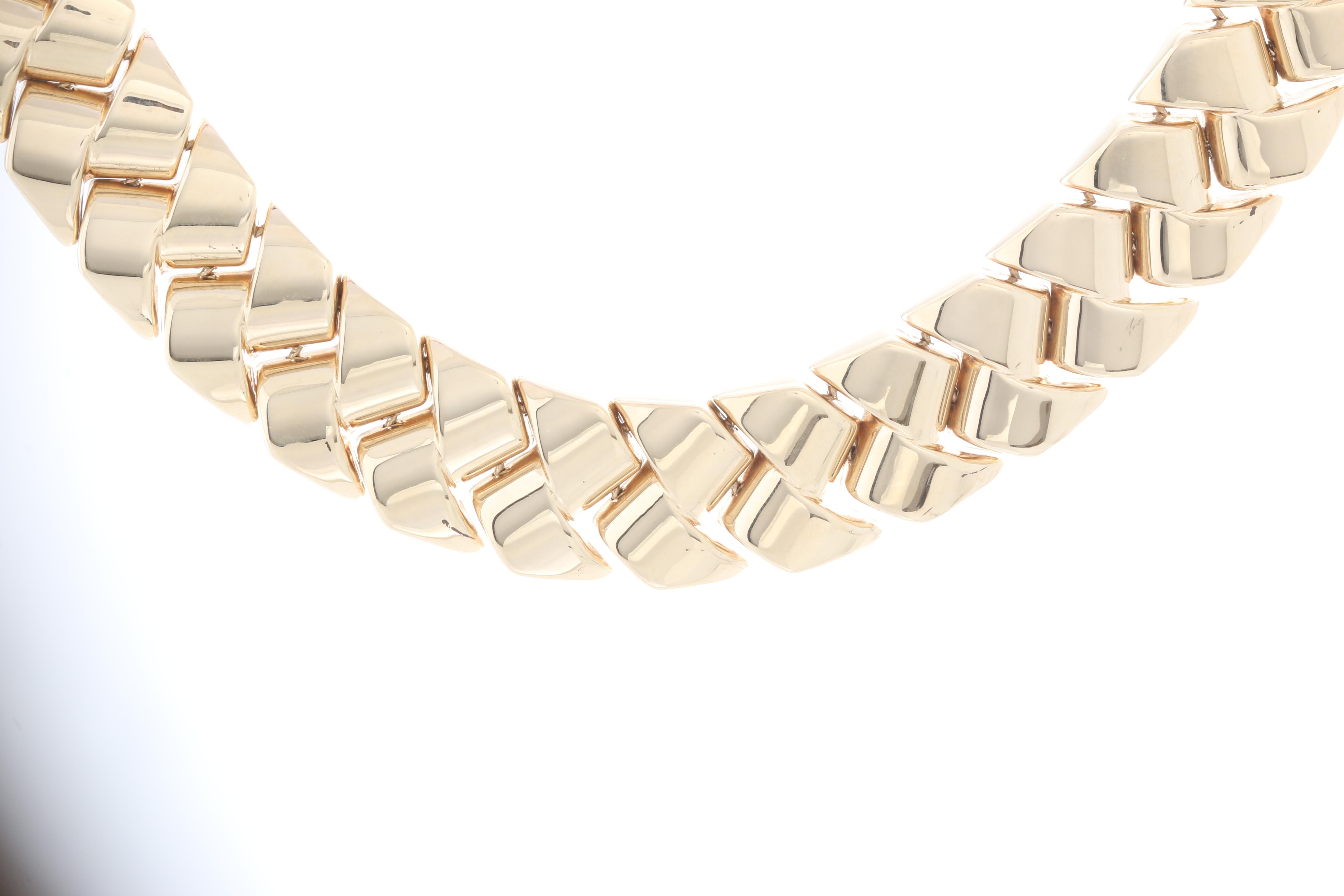 14 Karat Yellow Gold Hollow Link Necklace In Excellent Condition For Sale In Dallas, TX