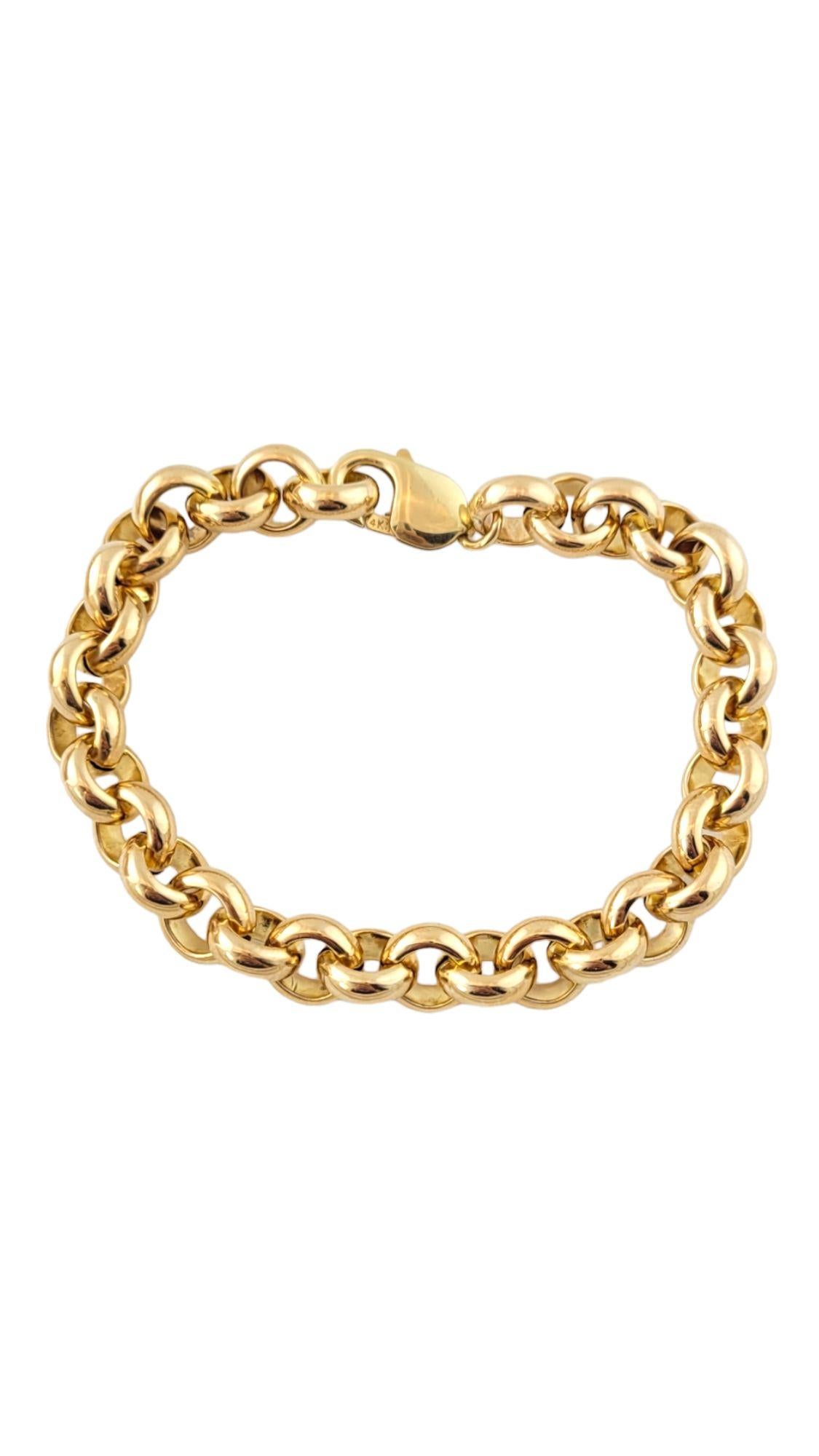 Gorgeous 14K gold bracelet with hollow interlocking links!

Size: 7