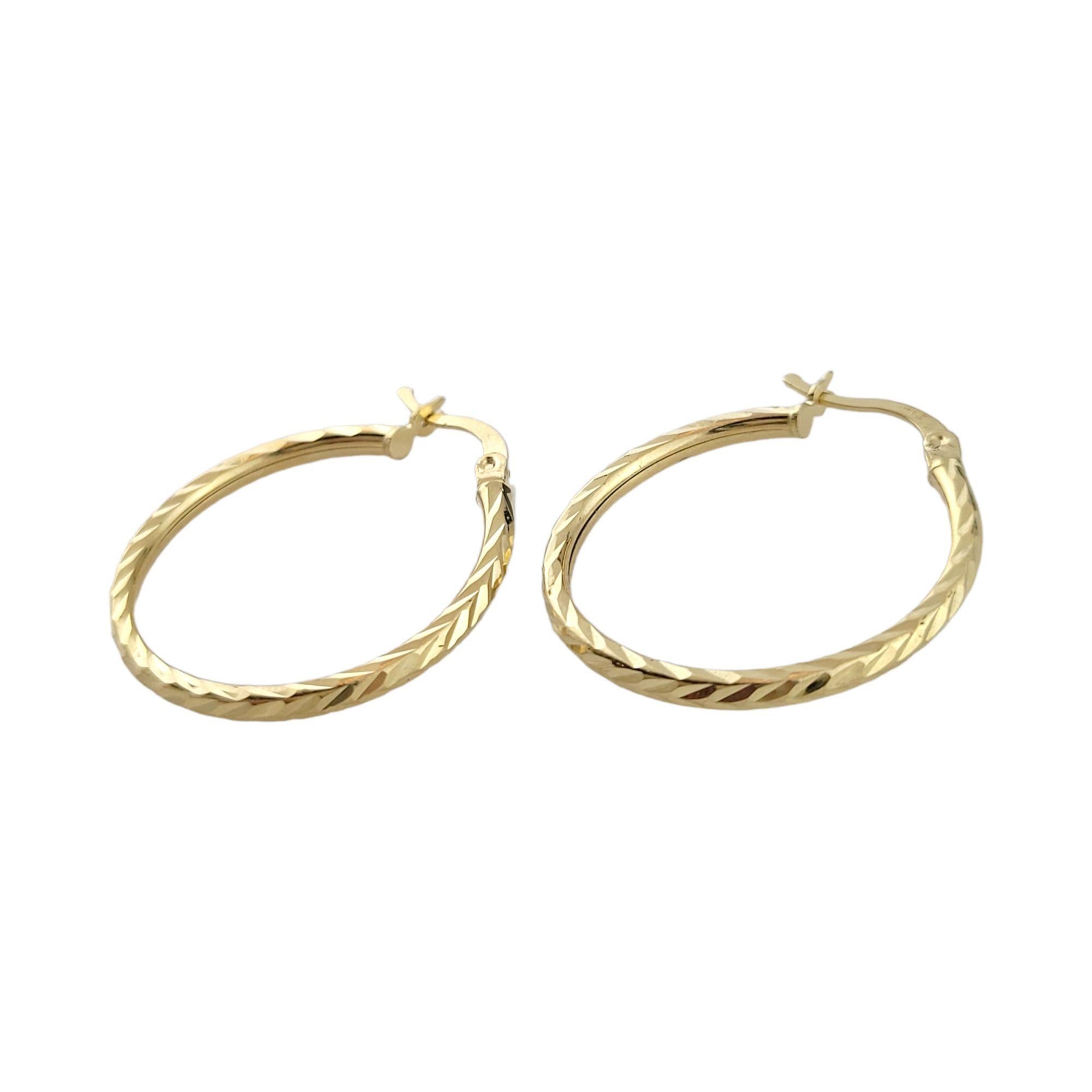 14K Yellow Gold Hoops

Beautiful set of 14K gold hoops with a gorgeous textured finish!

Size: 30mm X 27mm X 2mm

Weight: 2.3 g/ 1.4 dwt

Hallmark: 14K

Very good condition, professionally polished.

Will come packaged in a gift box or pouch (when