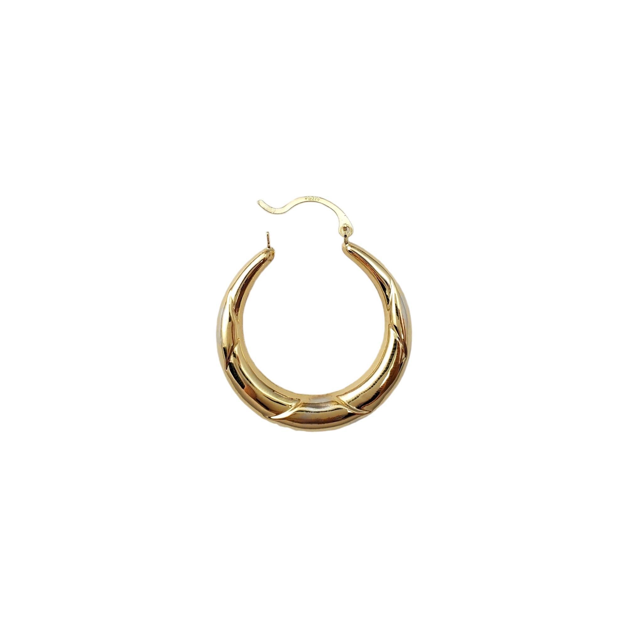 14K Yellow Gold Hoop Earrings #16666 In Good Condition For Sale In Washington Depot, CT