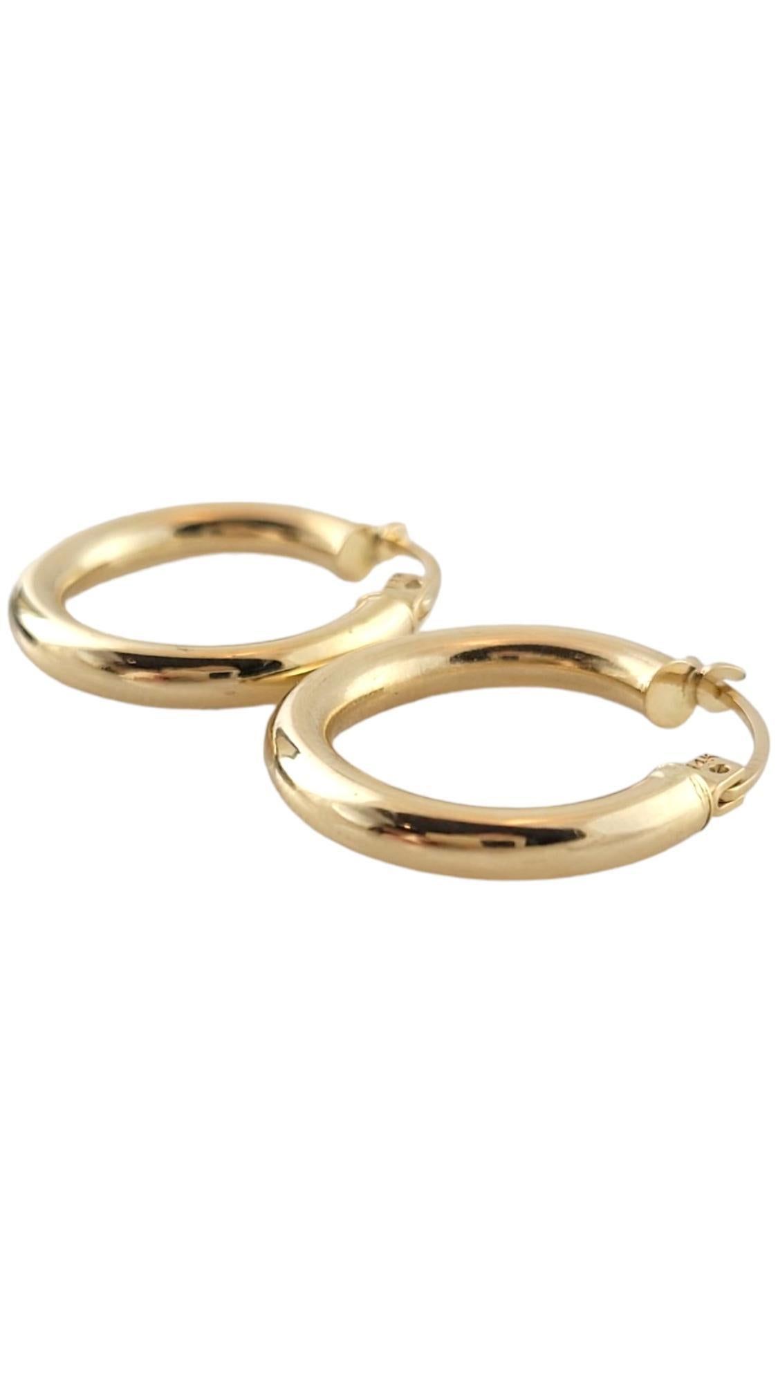 14K Yellow Gold Hoop Earrings

This gorgeous set of classic hoops are crafted from 14K yellow gold that will look amazing on anybody!

Diameter: 20.14mm
Width: 2.97mm

Weight: 1.20 dwt/ 1.87 g

Hallmark: AAI 14K

Very good condition, professionally