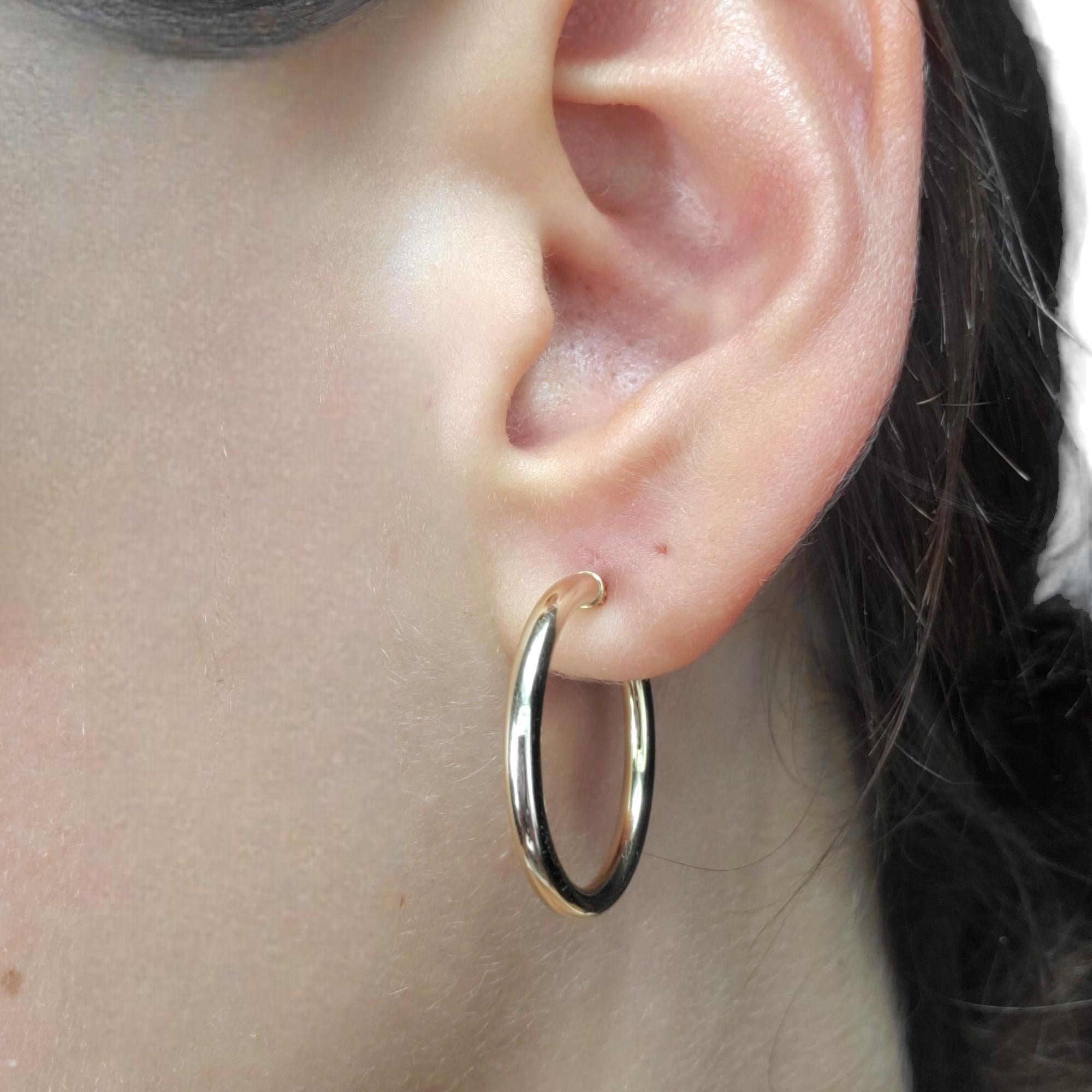 Orecchini a cerchio in oro giallo 14K #17948 in vendita 2