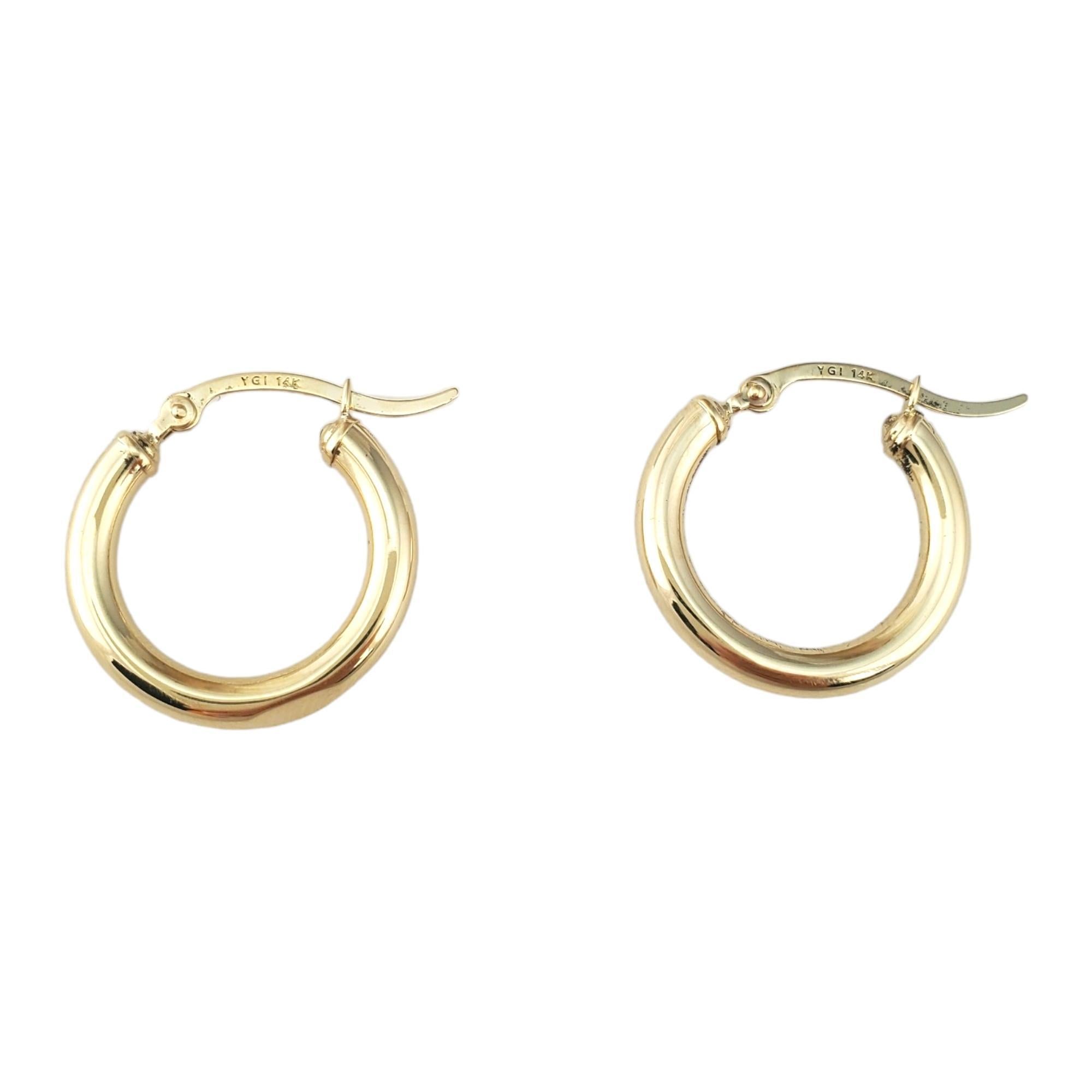 14K Yellow Gold Hoops 

Crafted from genuine 14K yellow gold, these thin hoops feature a classic and versatile design that is perfect for everyday wear.

Hallmark: 4GI 14K

Weight: 1.4 g/ 0.9 dwt.

Thickness: 3 mm

Diameter: 20.2 mm

Very good