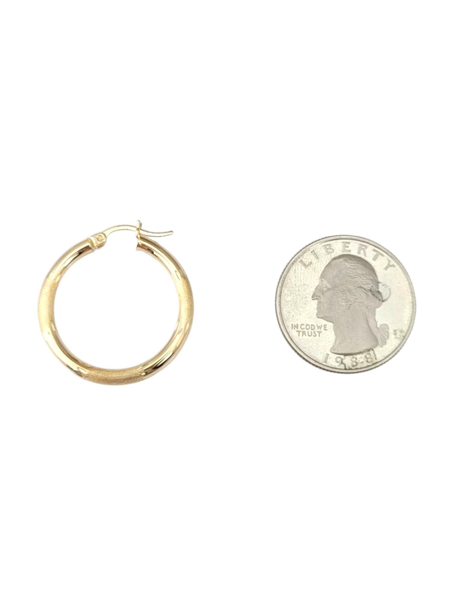 14K Yellow Gold Hoop Earrings #21749 In Good Condition For Sale In Washington Depot, CT