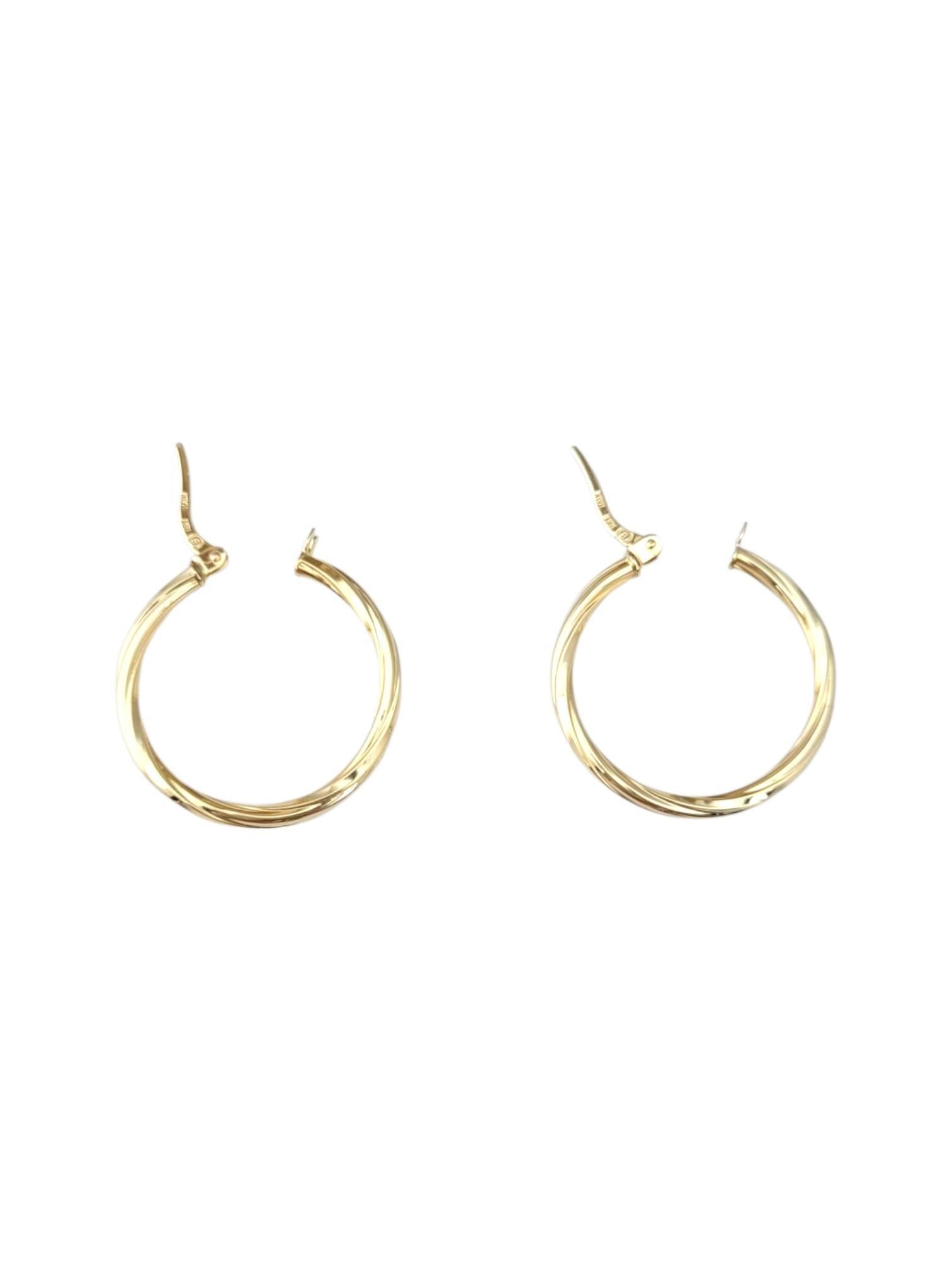 14K Yellow Gold Hoop Earrings #21757 In Good Condition For Sale In Washington Depot, CT