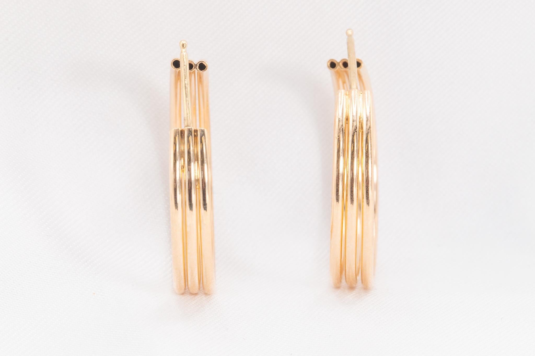 14k Yellow Gold Hoop Earrings In Good Condition For Sale In Houston, TX