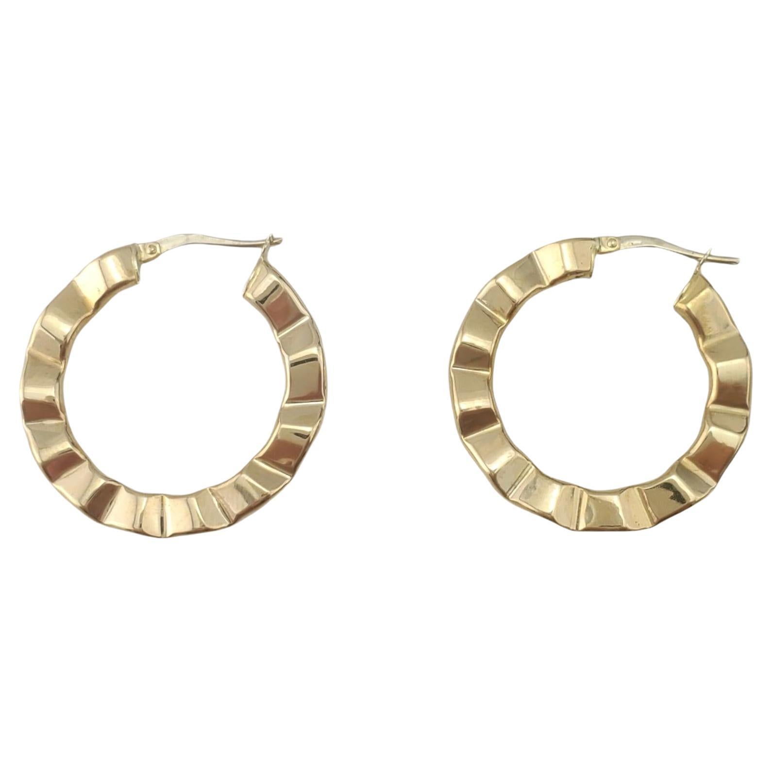 14K Yellow Gold Hoop Earrings with Crimped Wavy Design #17305 For Sale