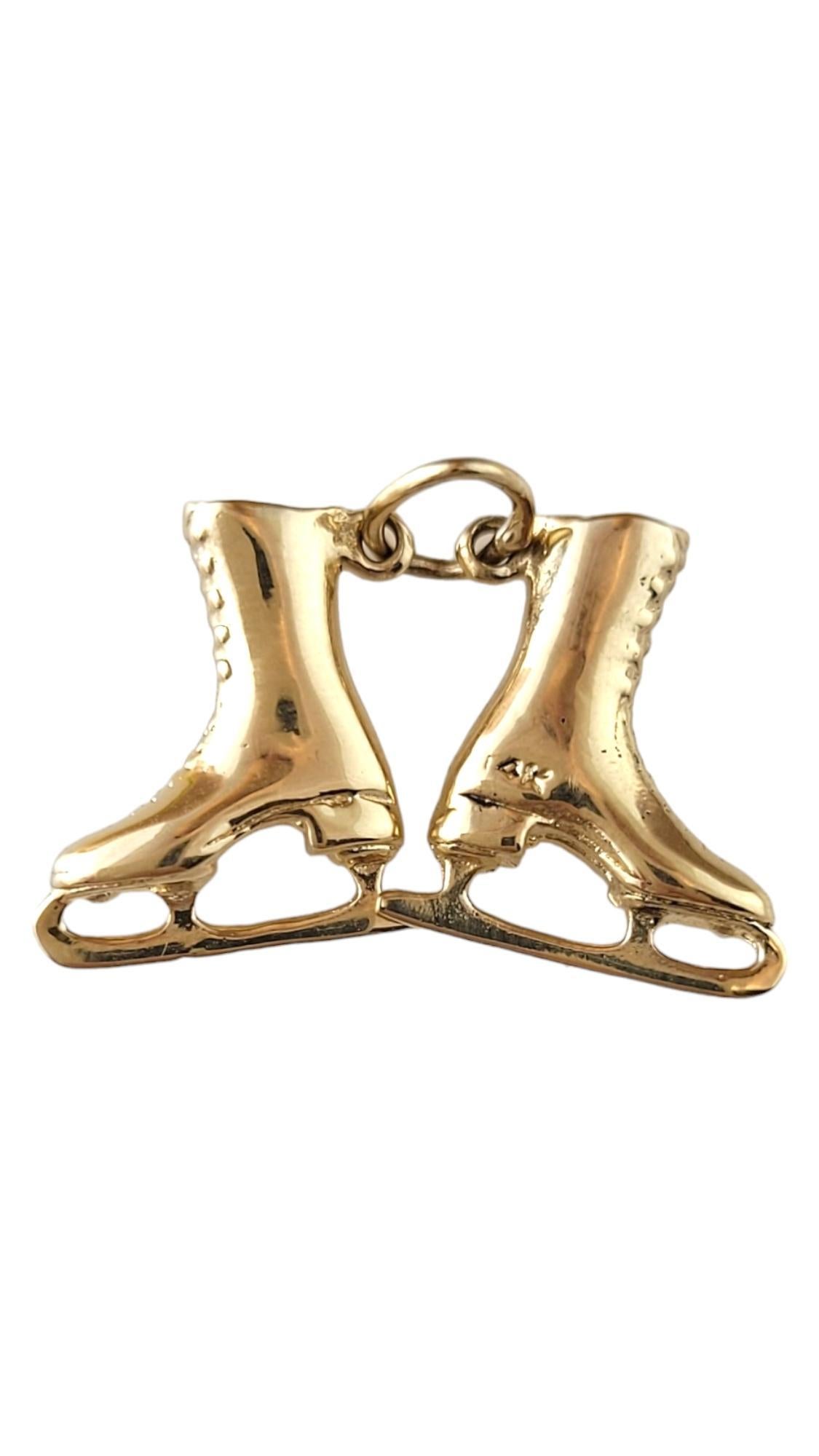 14K Yellow Gold Ice Skates Charm #16901 In Good Condition For Sale In Washington Depot, CT