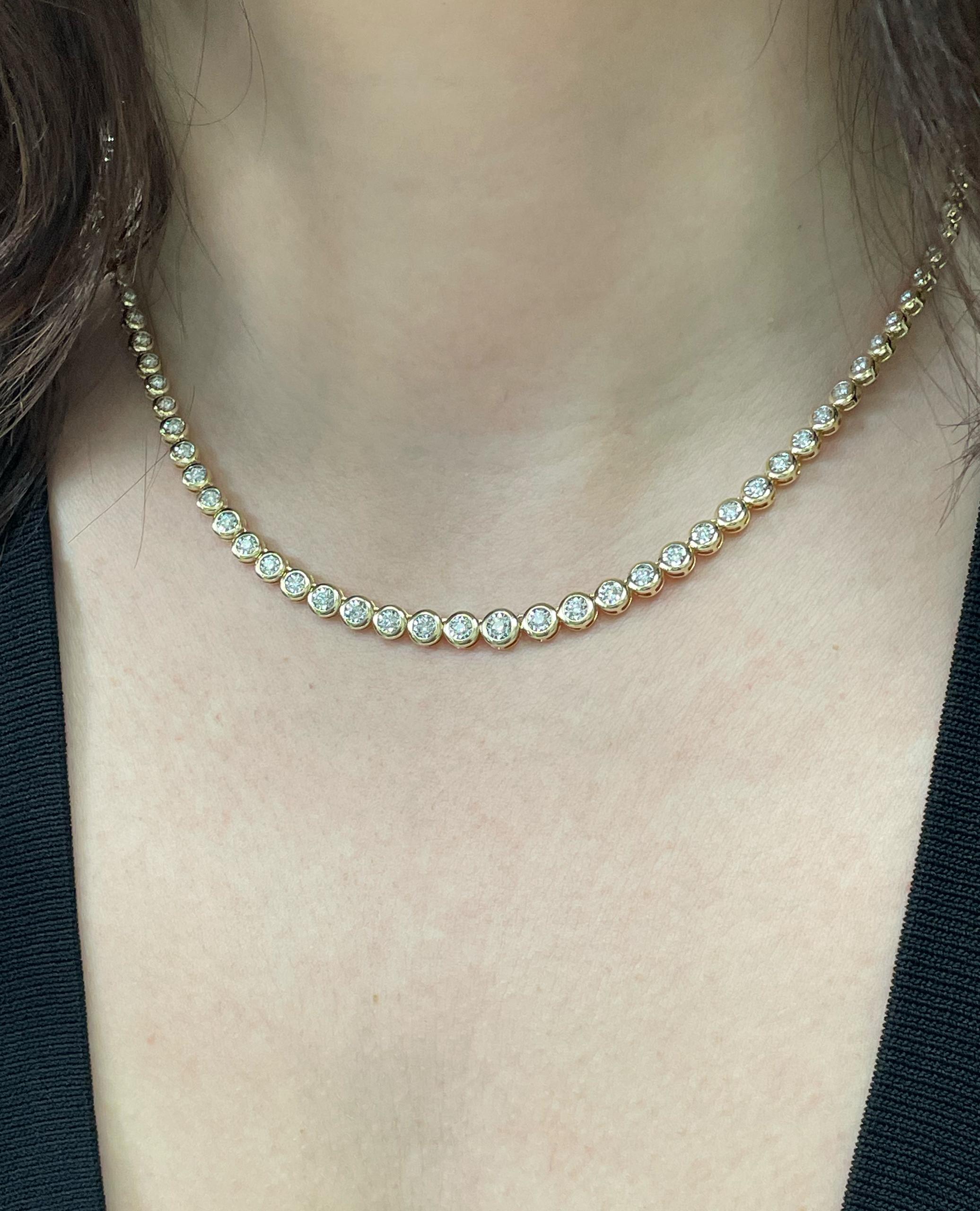 Taille ronde Collier tennis en or jaune 14 carats serti de diamants à l'illusion en vente