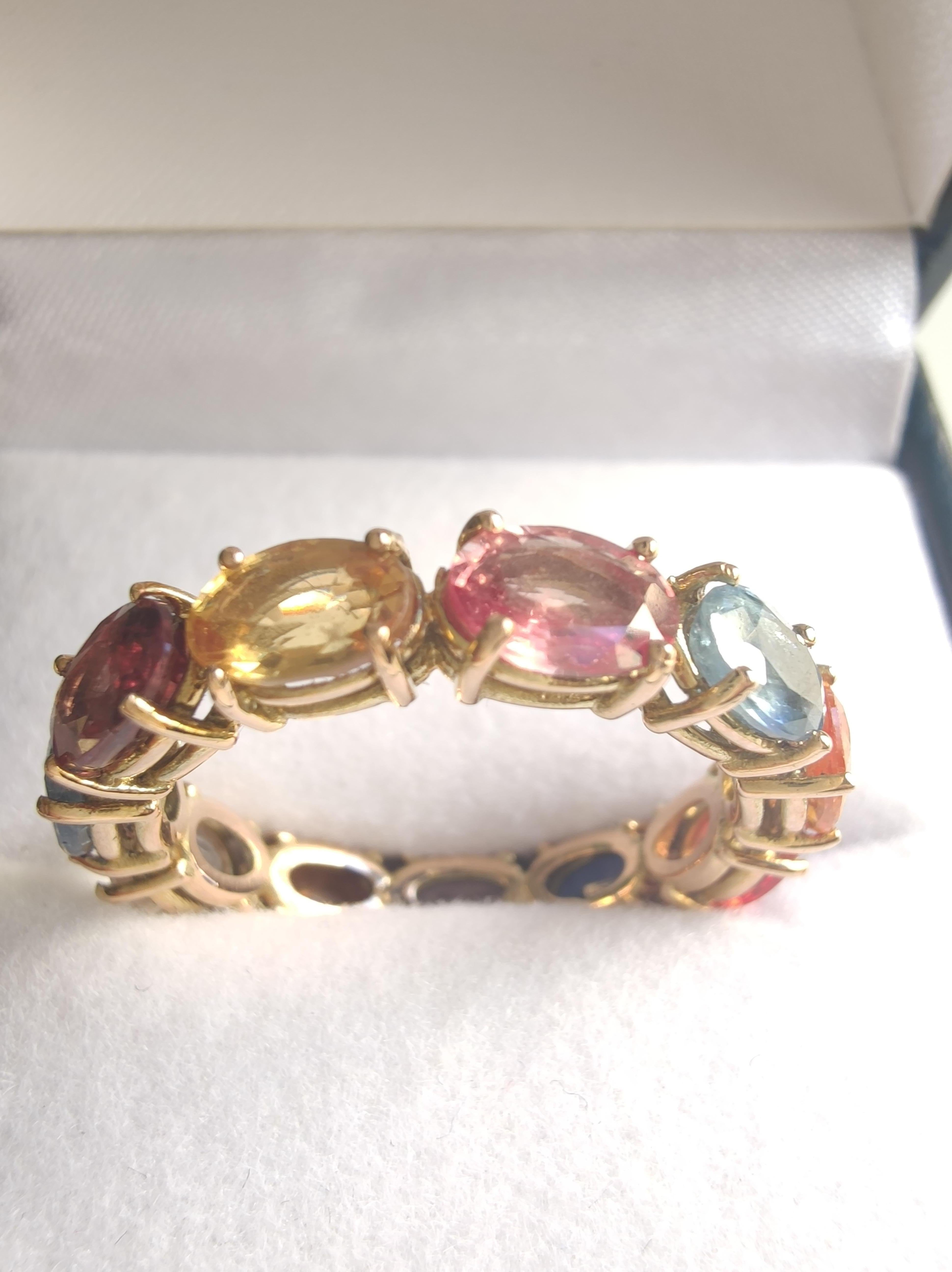 Contemporaneo Anello Infinity da donna in oro giallo 14k con zaffiri ovali - Fatto a mano  anello in vendita