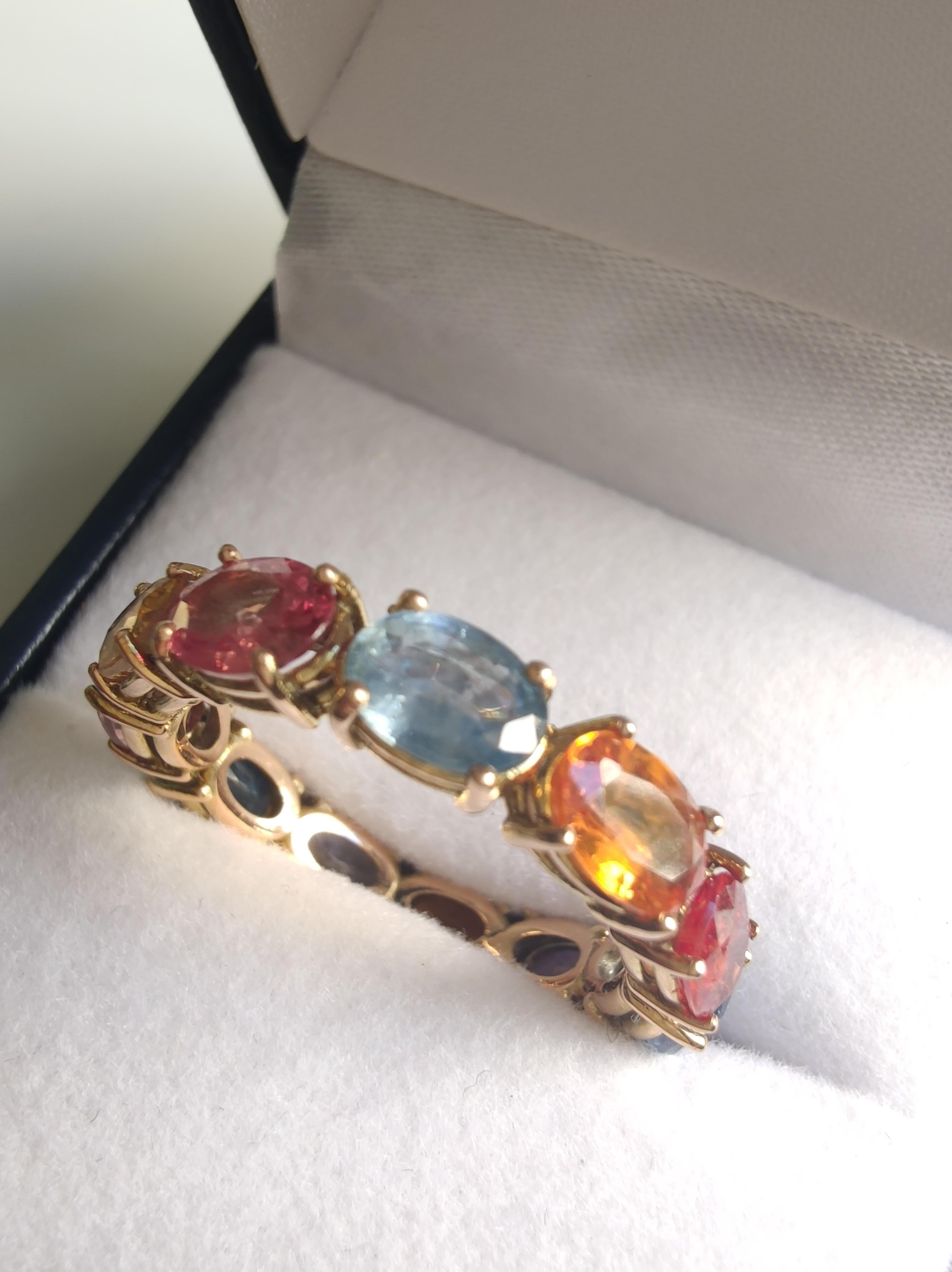 Anello Infinity da donna in oro giallo 14k con zaffiri ovali - Fatto a mano  anello In condizioni Nuovo in vendita a Sant Josep de sa Talaia, IB