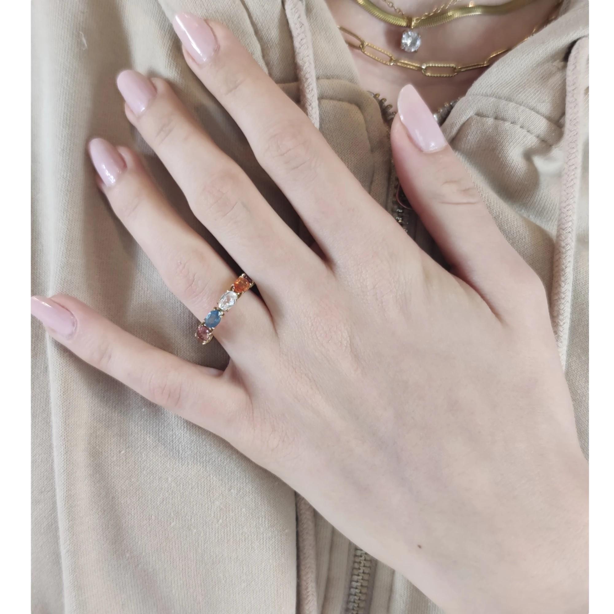 Anello Infinity da donna in oro giallo 14k con zaffiri ovali - Fatto a mano  anello in vendita 2