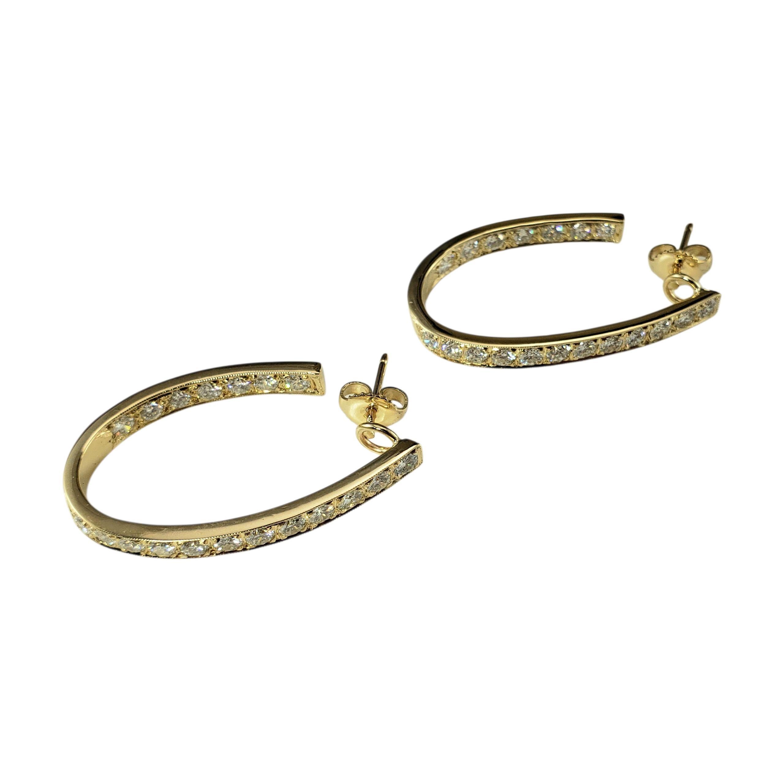 Contemporain Boucles d'oreilles ovales en or jaune 14K avec diamant à l'intérieur et à l'extérieur #23026 en vente