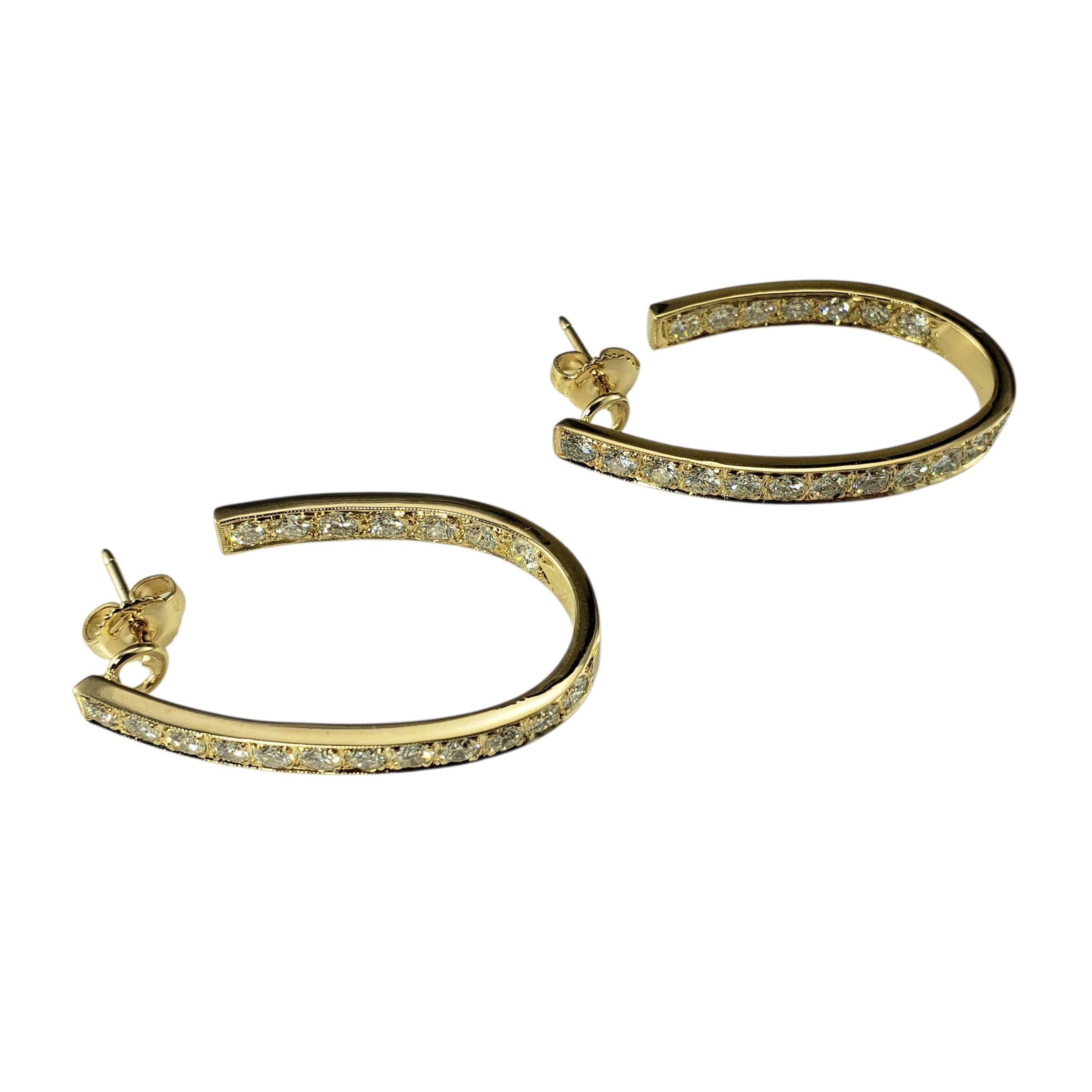 Taille brillant Boucles d'oreilles ovales en or jaune 14K avec diamant à l'intérieur et à l'extérieur #23026 en vente