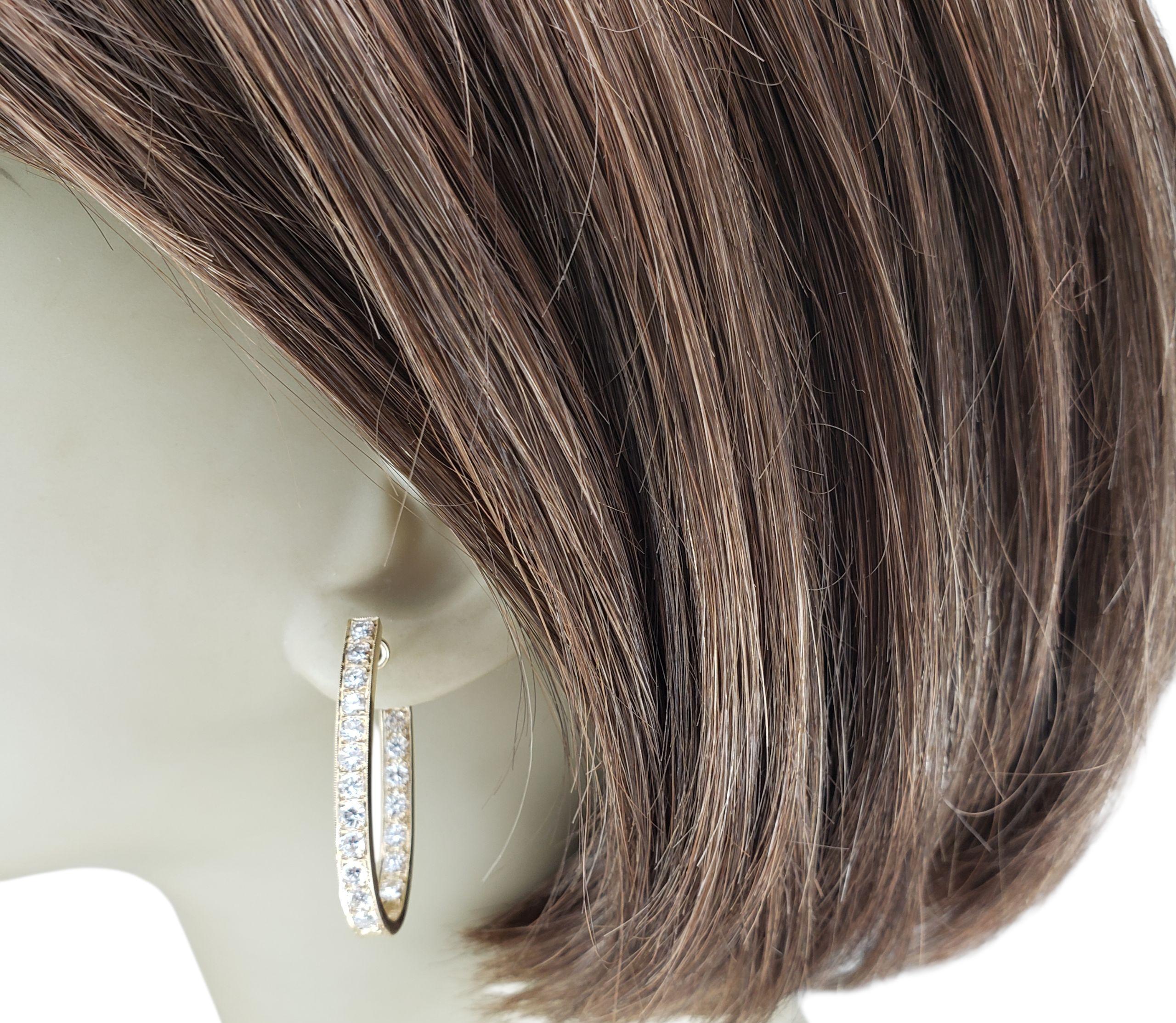 Boucles d'oreilles ovales en or jaune 14K avec diamant à l'intérieur et à l'extérieur #23026 en vente 3