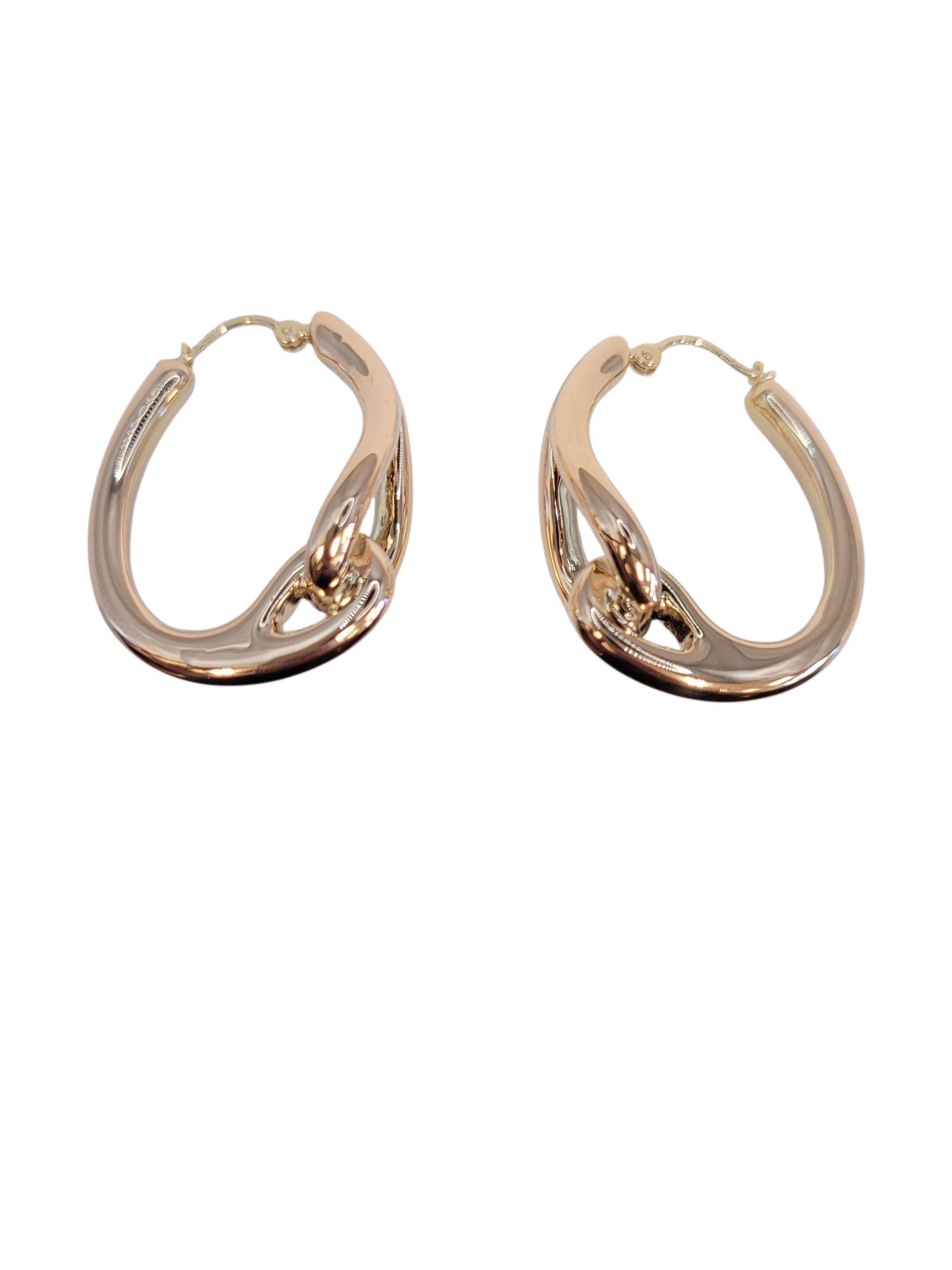 Orecchini a cerchio a incastro in oro giallo 14K

L'eleganza senza tempo incontra il design moderno in questi orecchini a cerchio intrecciati. Realizzati in oro 14 carati lucido e ricco, offrono un bagliore lussuoso che completa qualsiasi