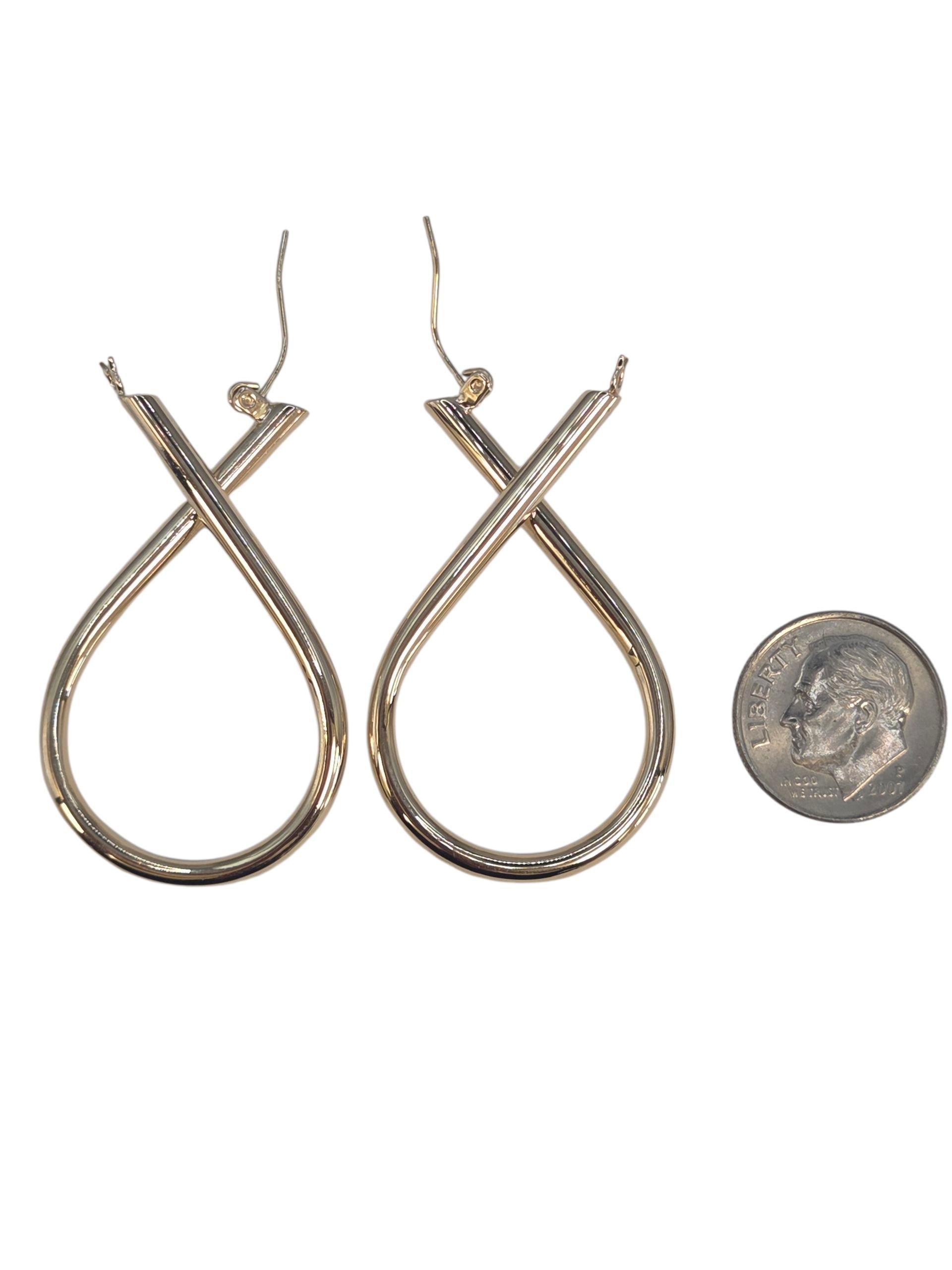 Orecchini a cerchio intersecanti in oro giallo 14K #23544 in vendita 3