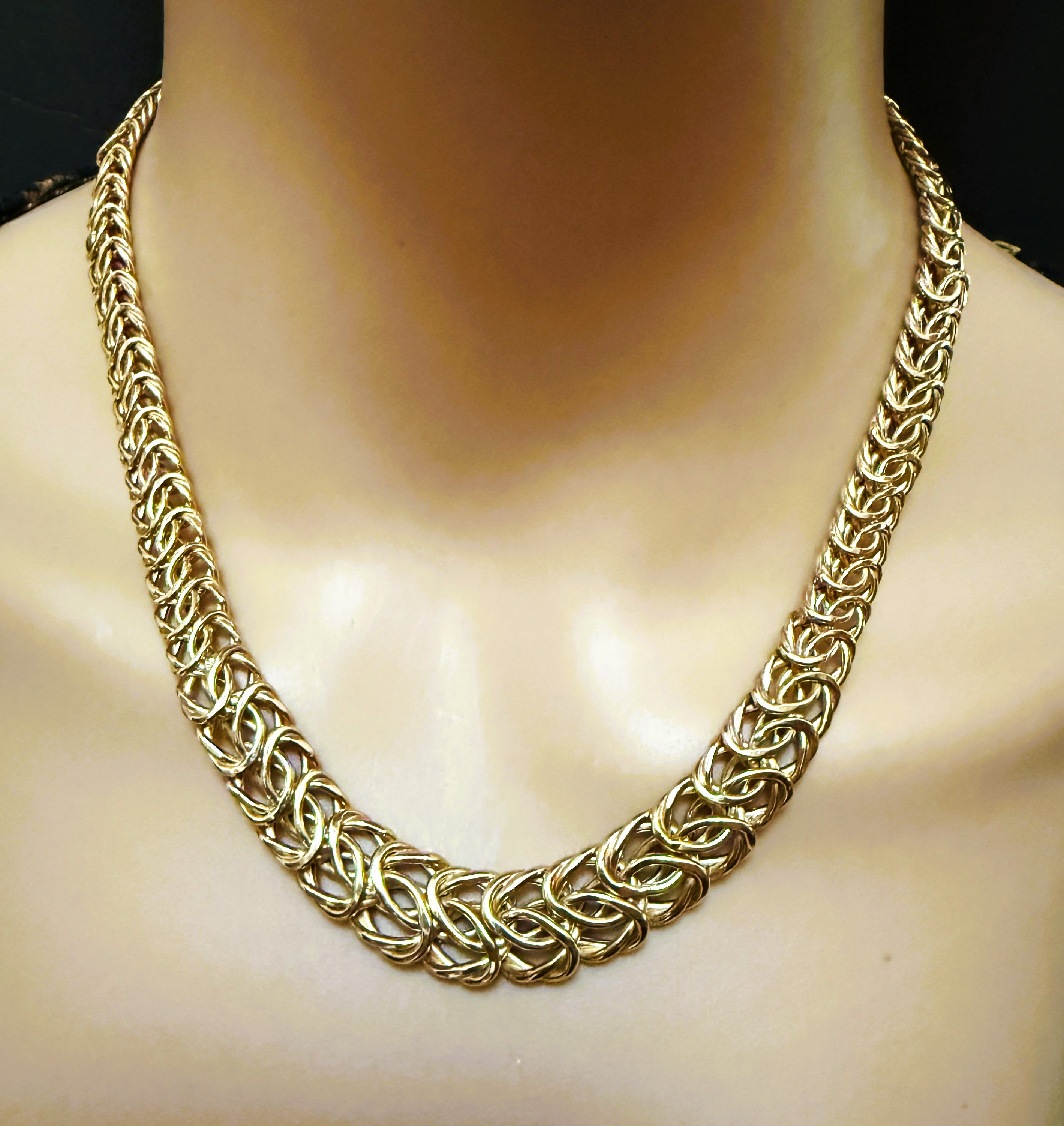 Collar de cadena bizantina graduada italiana de oro amarillo de 14 quilates 18"  - 25,16 gramos en venta