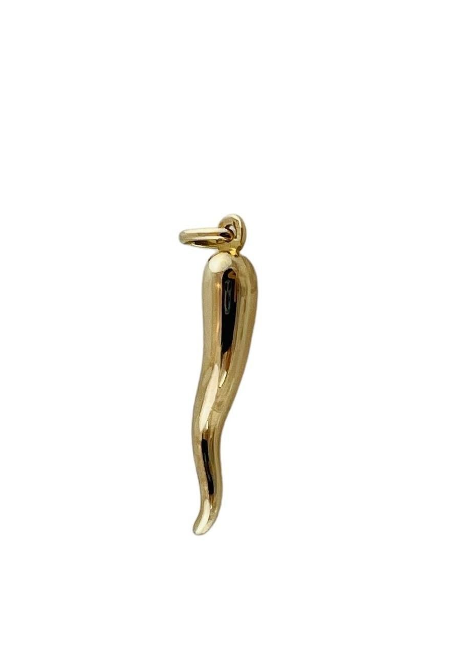 Charme en or jaune 14K en forme de corne italienne #20278 Pour femmes en vente