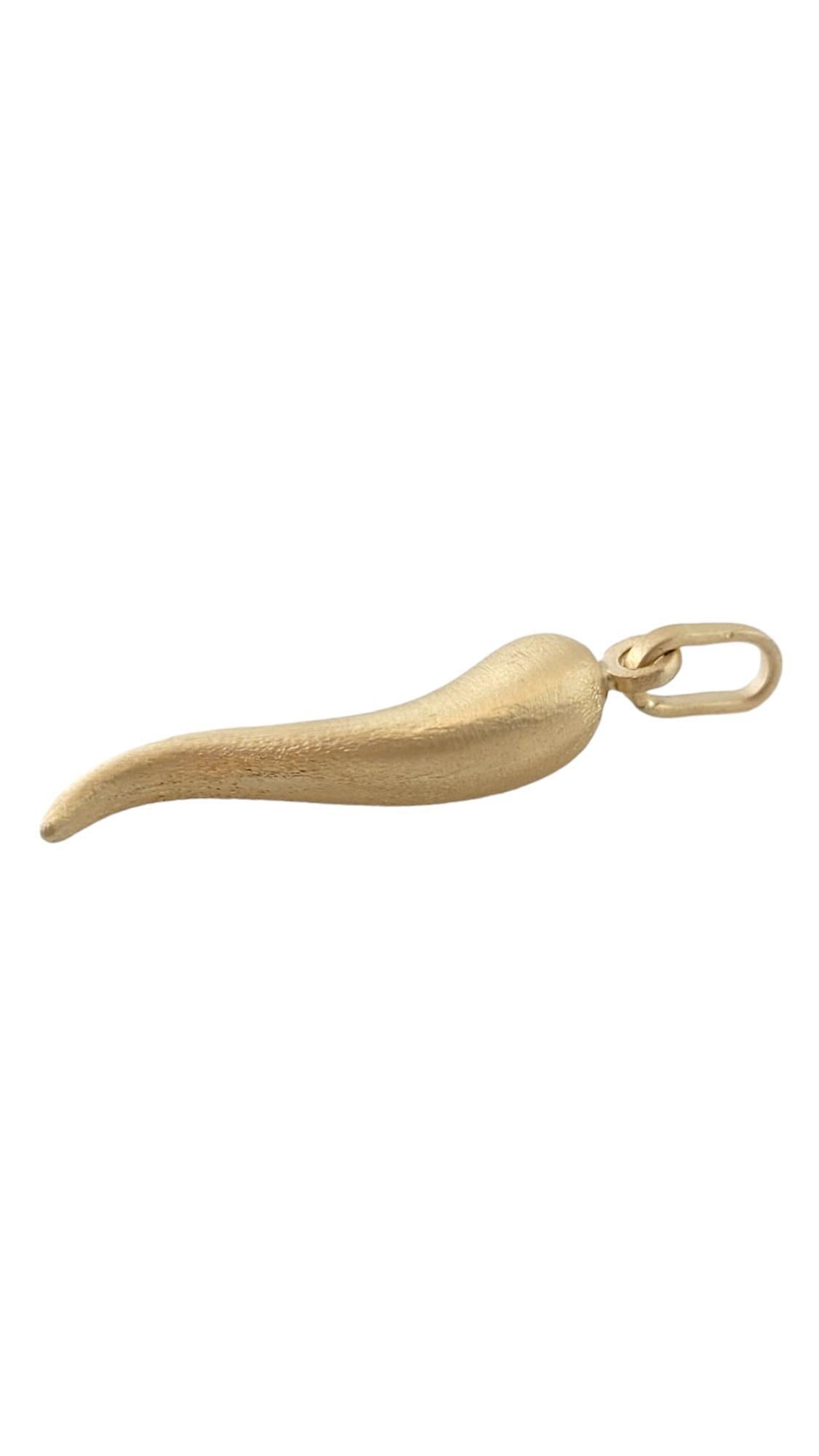 Vintage 14K Yellow Gold Italian Horn Pendant

You absolutely need this gorgeous 14K gold Italian horn pendant!

Size: 28.27mm X 8.11mm X 5.2mm
Length w/ bail: 34.0mm

Weight: 0.8 dwt/ 1.3 g

Hallmark: 14K

Very good condition, professionally