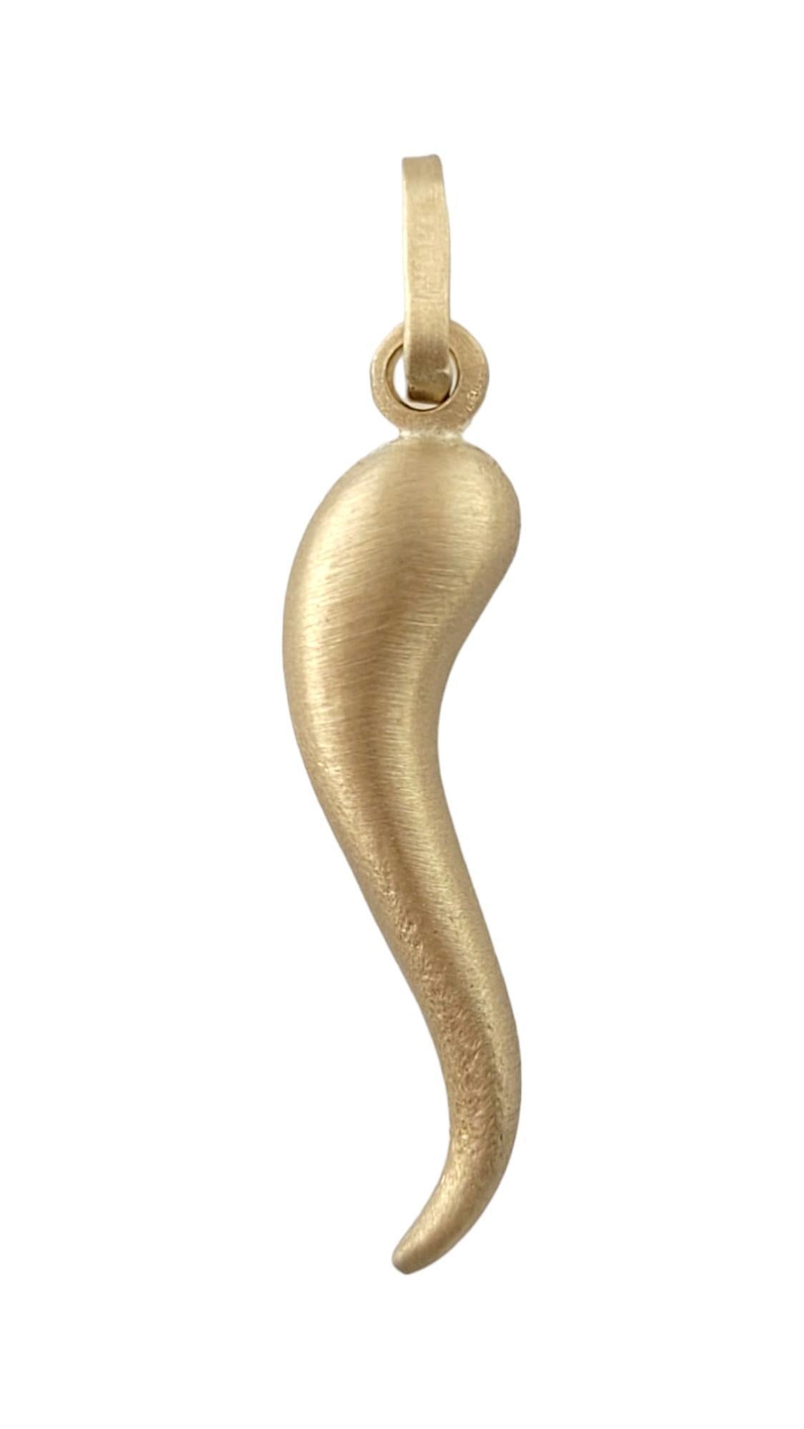 14K Yellow Gold Italian Horn Pendant #16447 In Good Condition For Sale In Washington Depot, CT