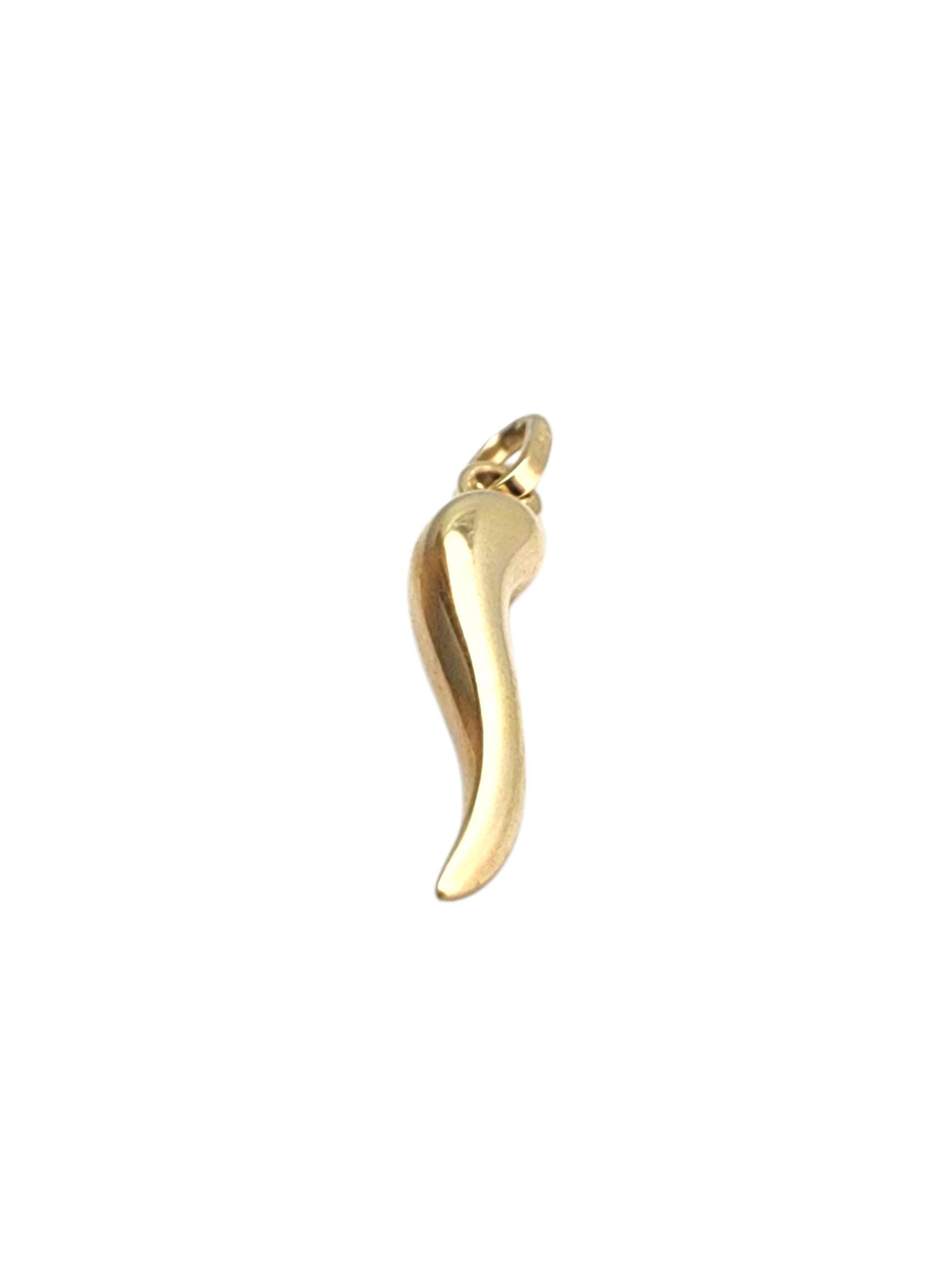 14K Yellow Gold Italian Horn Pendant #22824 In Good Condition For Sale In Washington Depot, CT