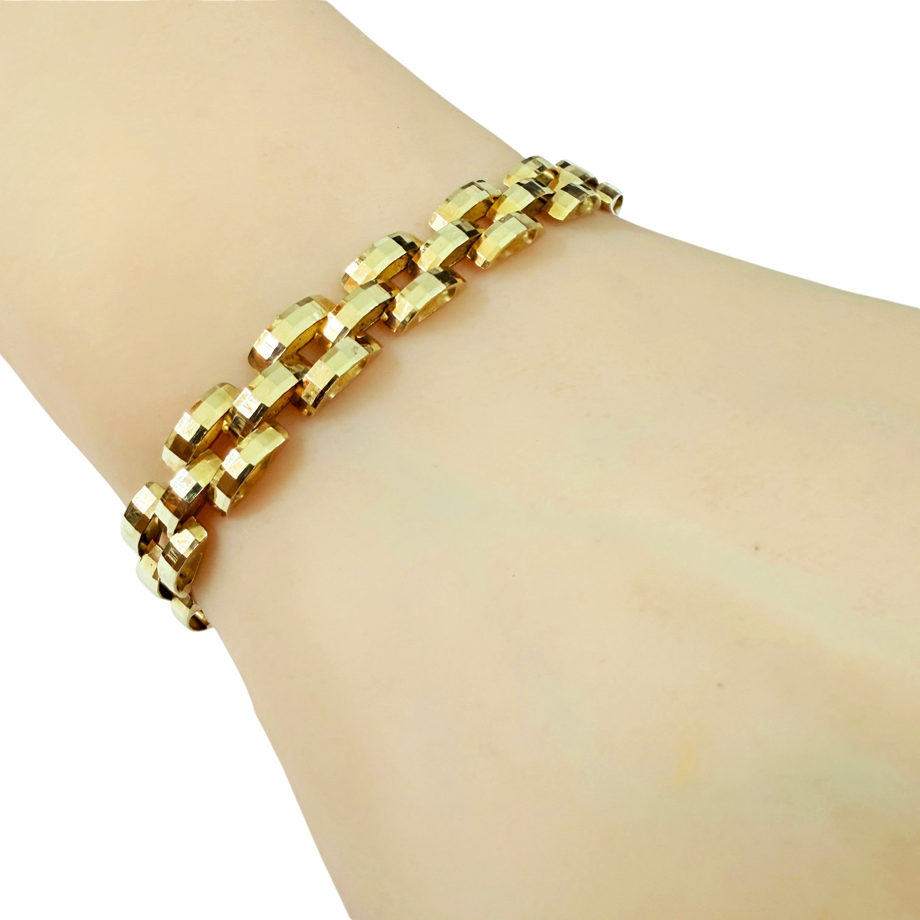 What is a statement bracelet?