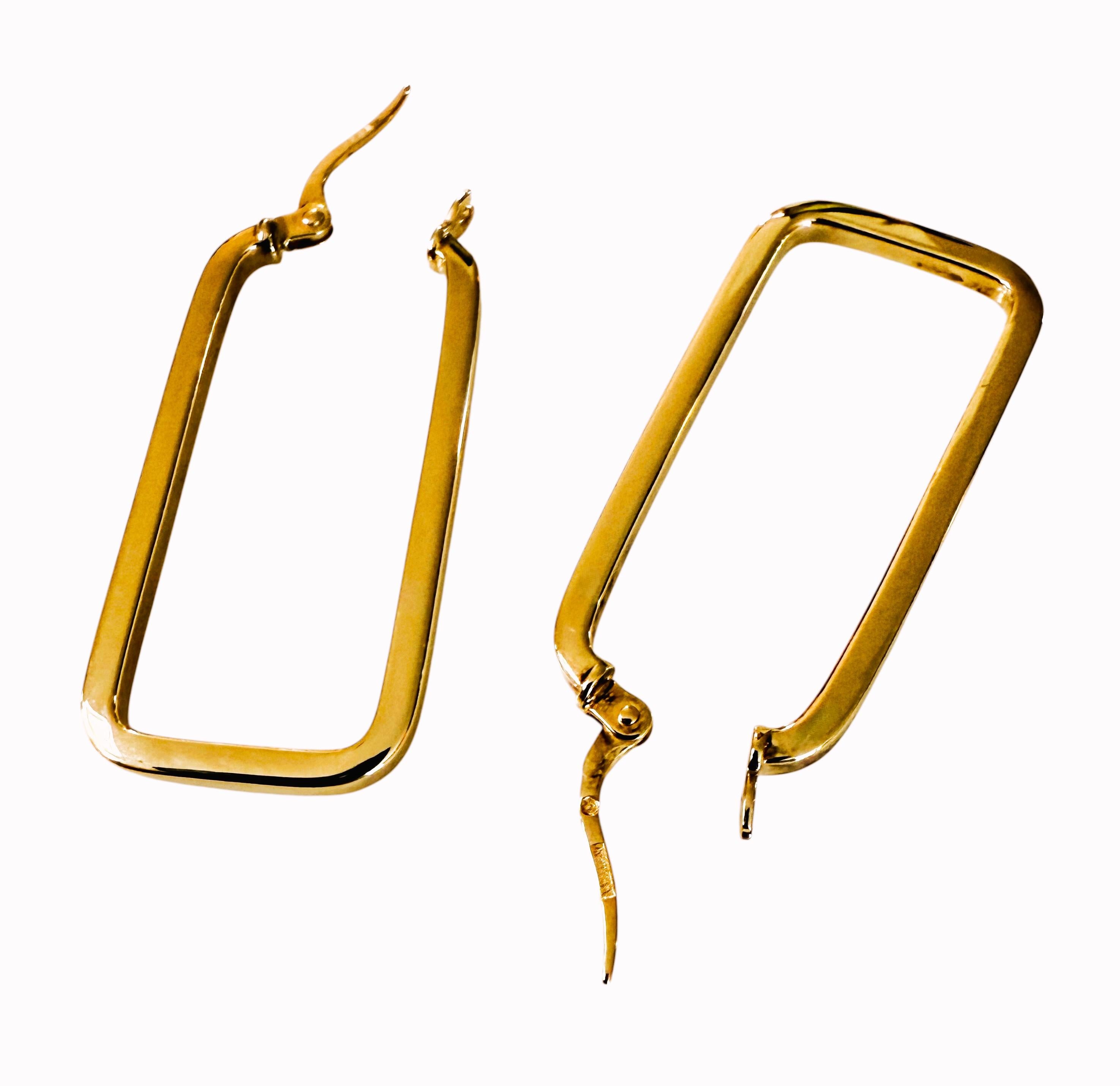 Boucles d'oreilles modernes en or jaune 14K, style trombone, de 1,5 pouces de long en vente 2