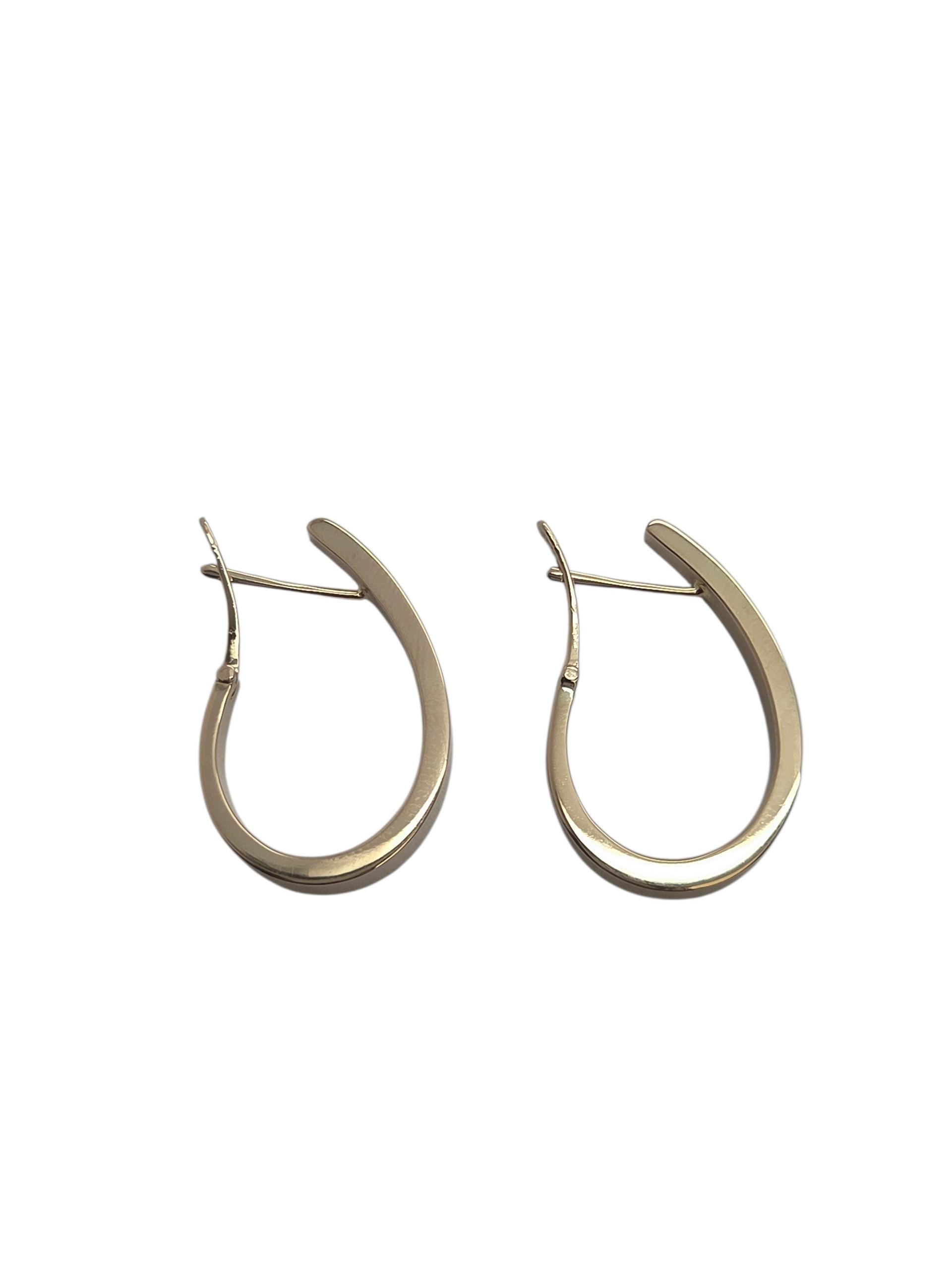 Boucles d'oreilles en or jaune 14k en forme de J #23820 en vente 2
