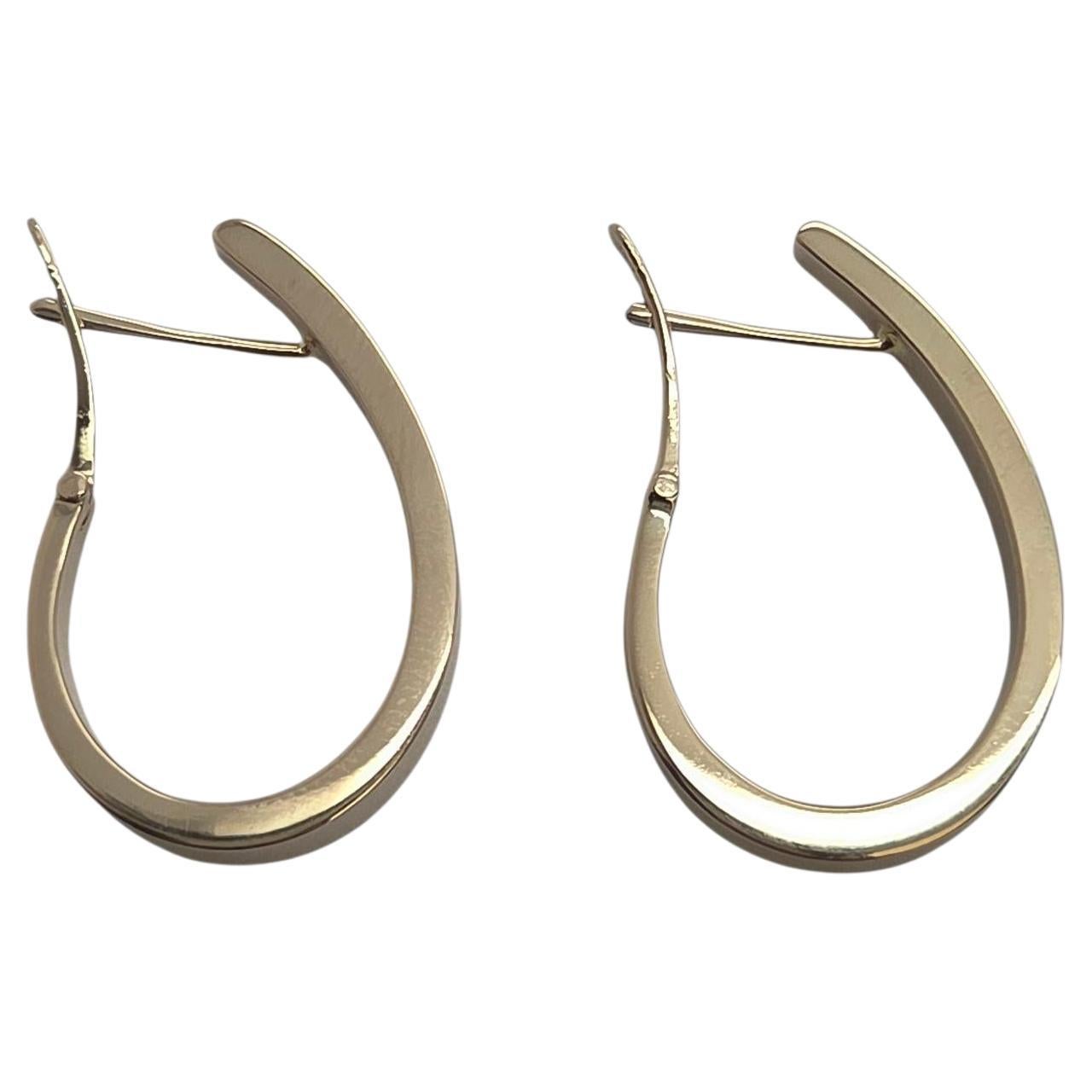 Orecchini a cerchio a forma di J in oro giallo 14k #23820